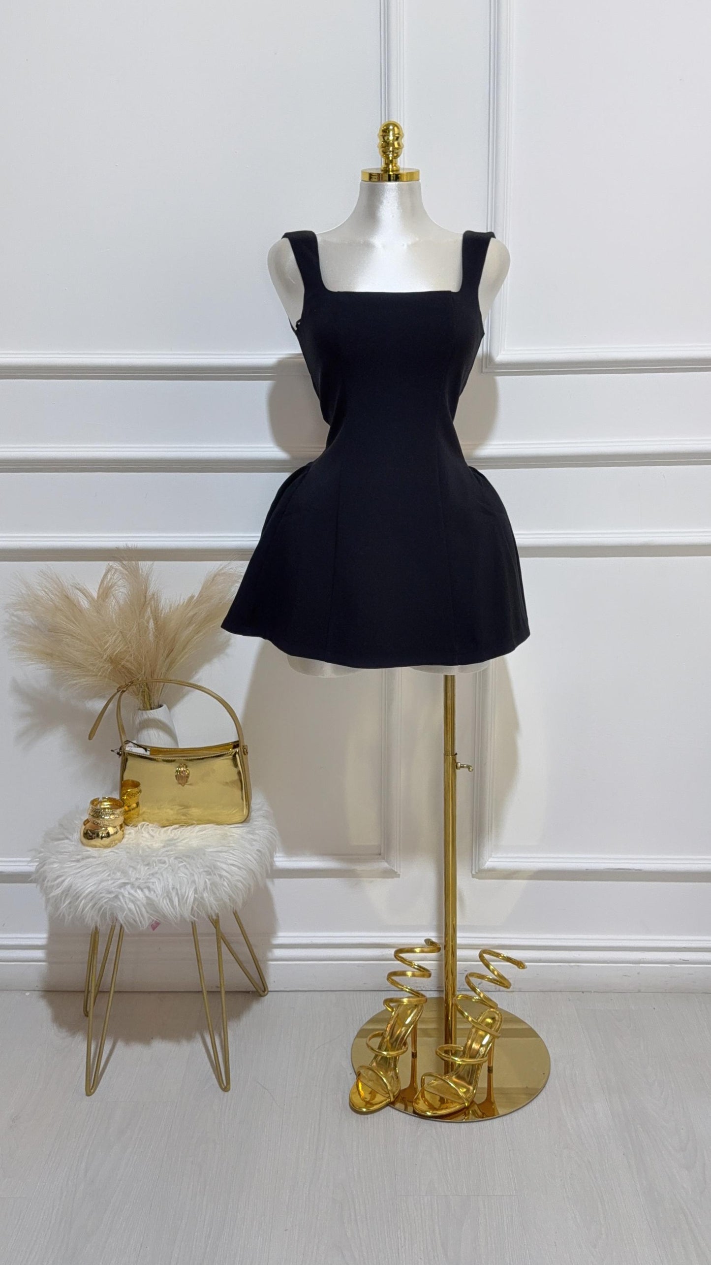 Vestido Cuello Barco Espalda