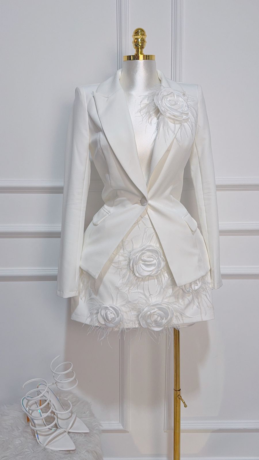 Set Saco/Falda Flores Blancas