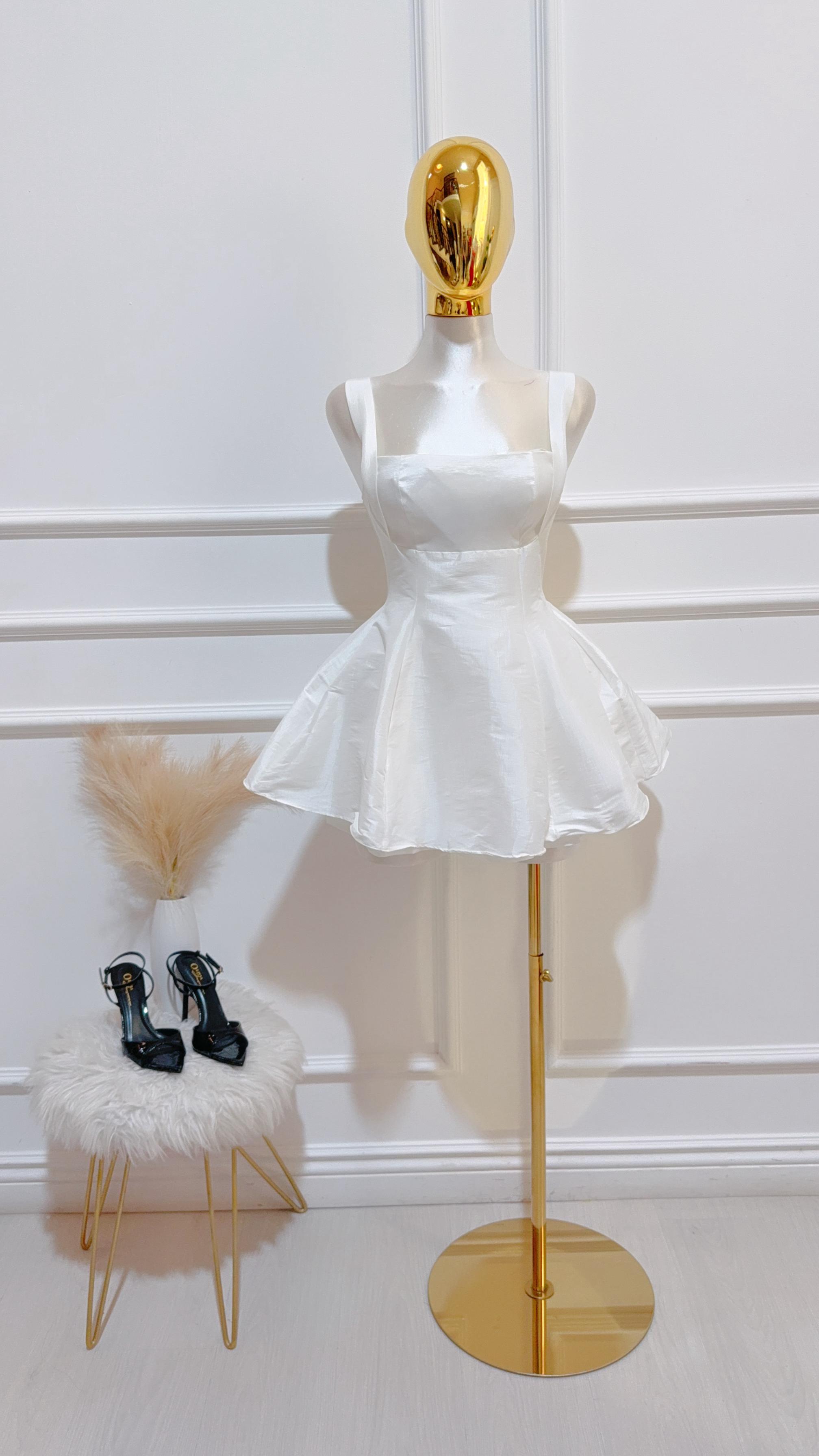 Vestido Abertura Y Lazo Blanco