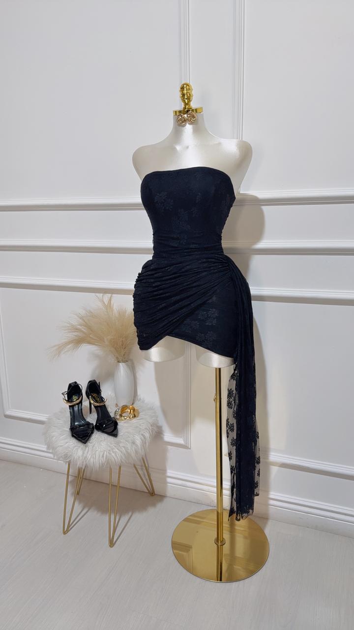Vestido Corto Detalles Lazo Negro