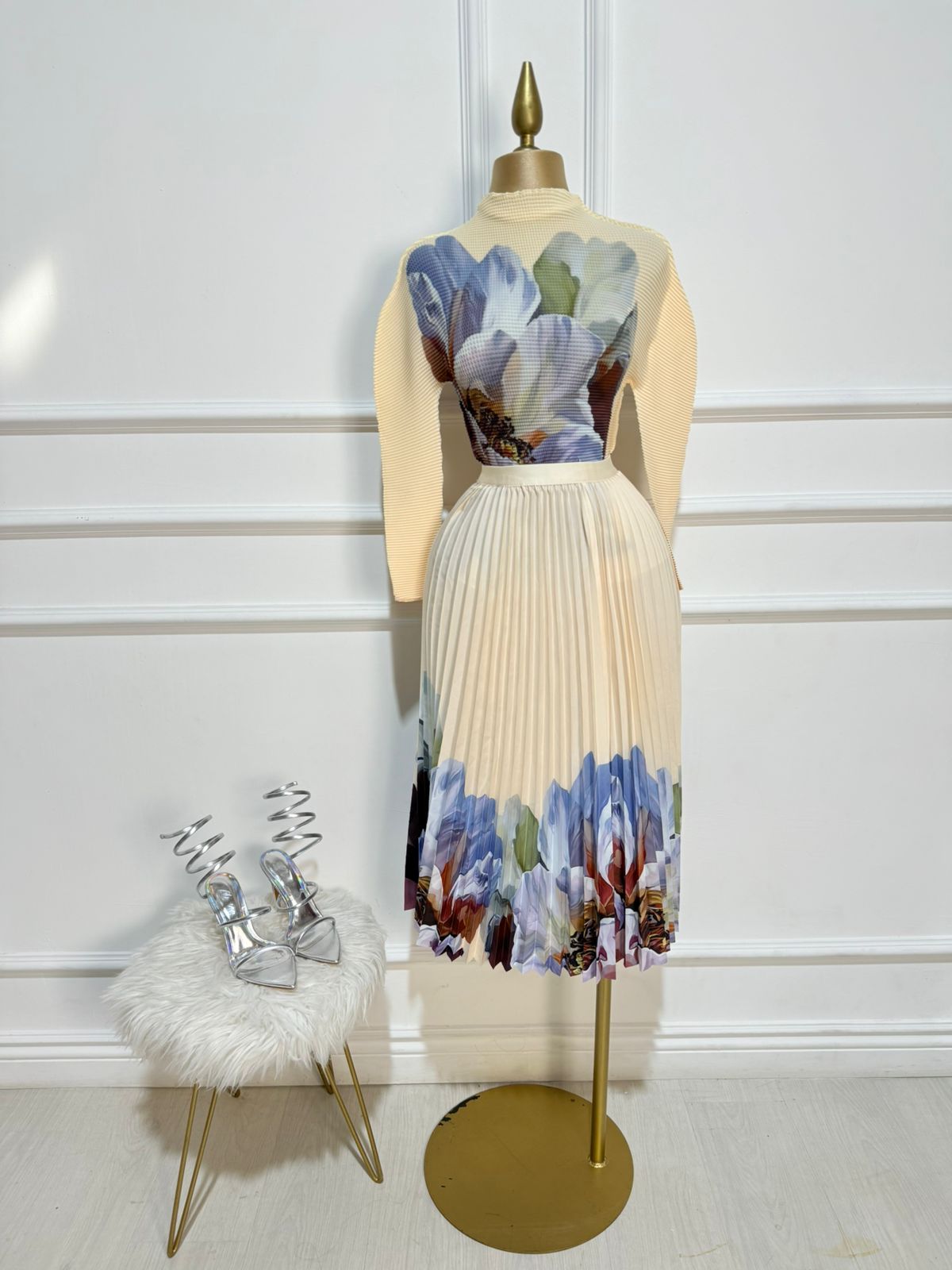 Set Blusa Flor/Falda Plizada Ivory