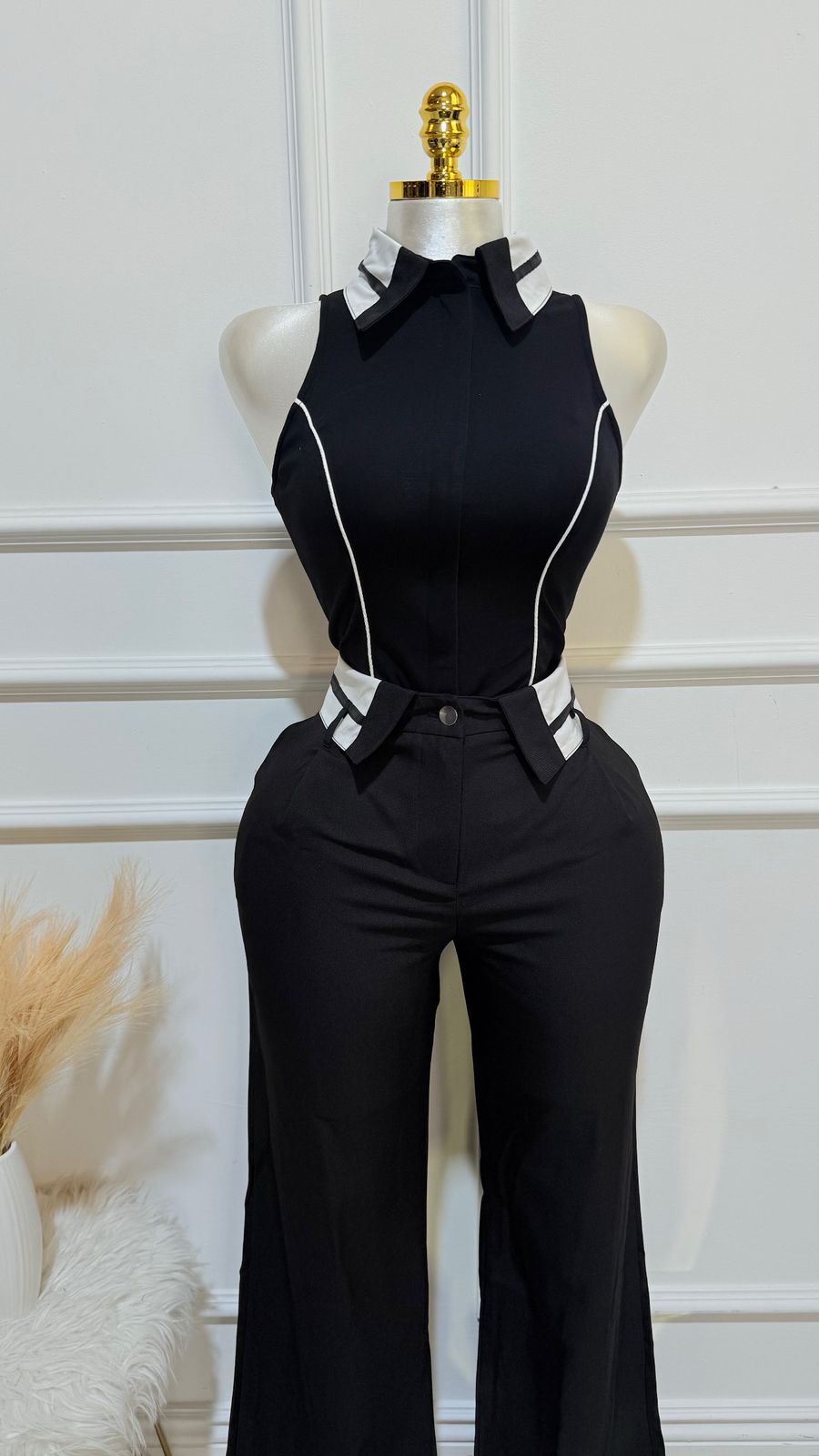 Jumper Negro Cuello Blanco