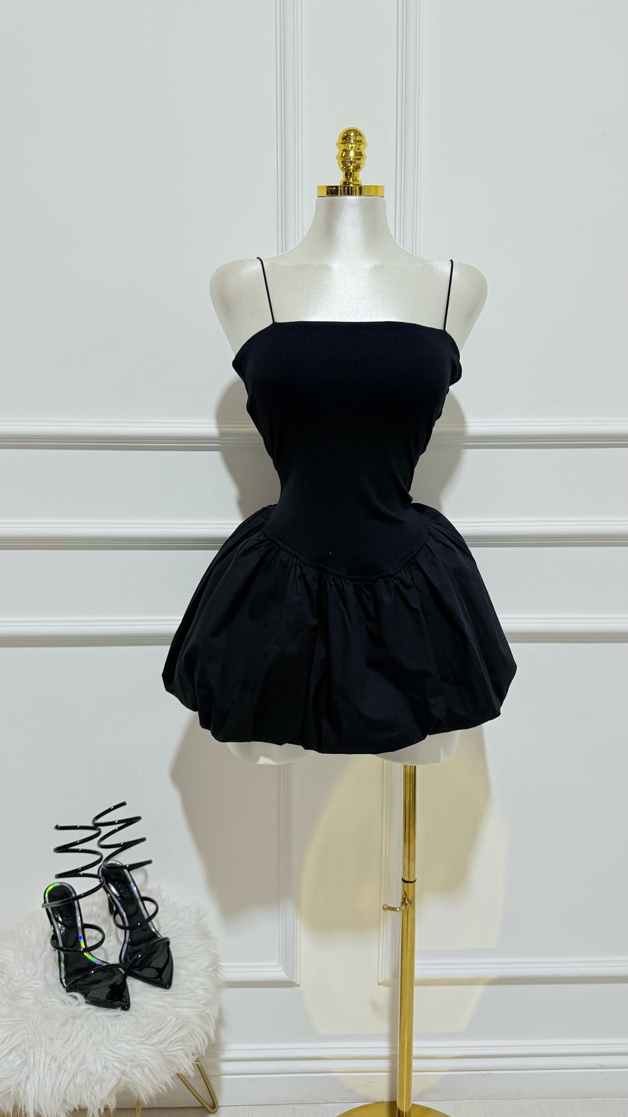 Vestido Mini Globo Top Acanalado Negro