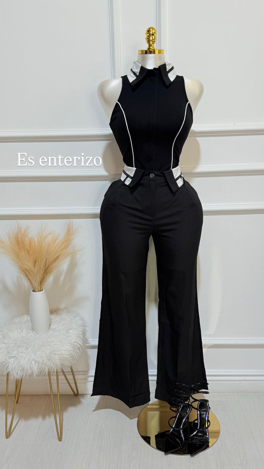 Jumper Negro Cuello Blanco