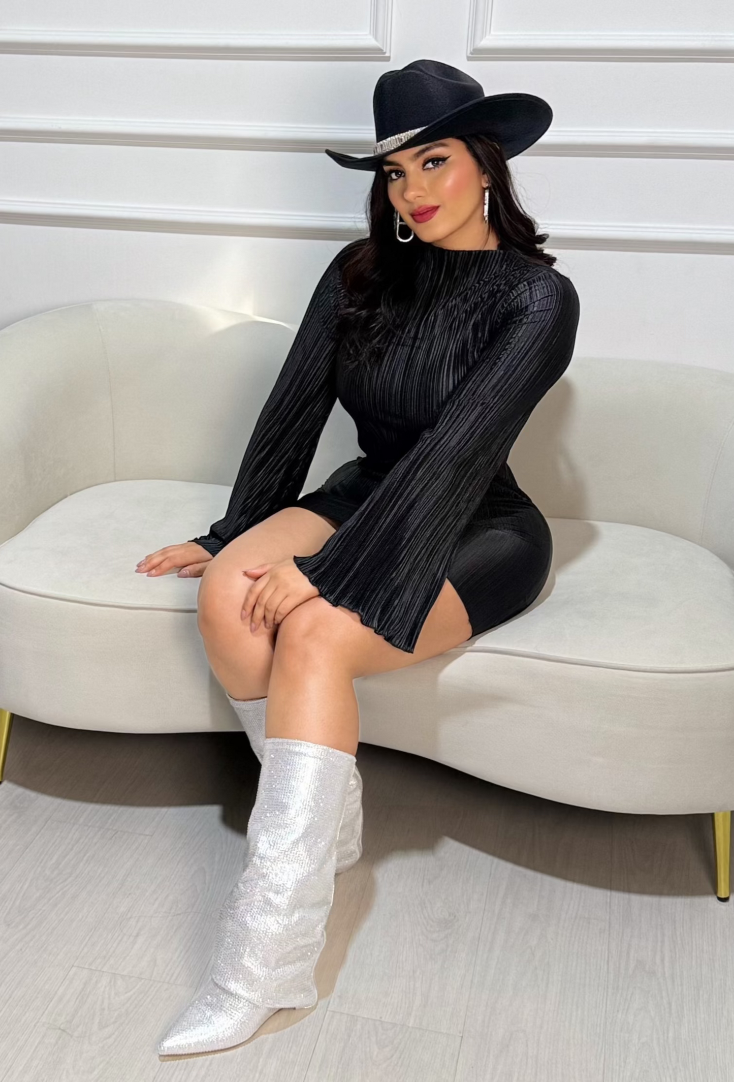 Vestido Plisado Cuello Alto Negro