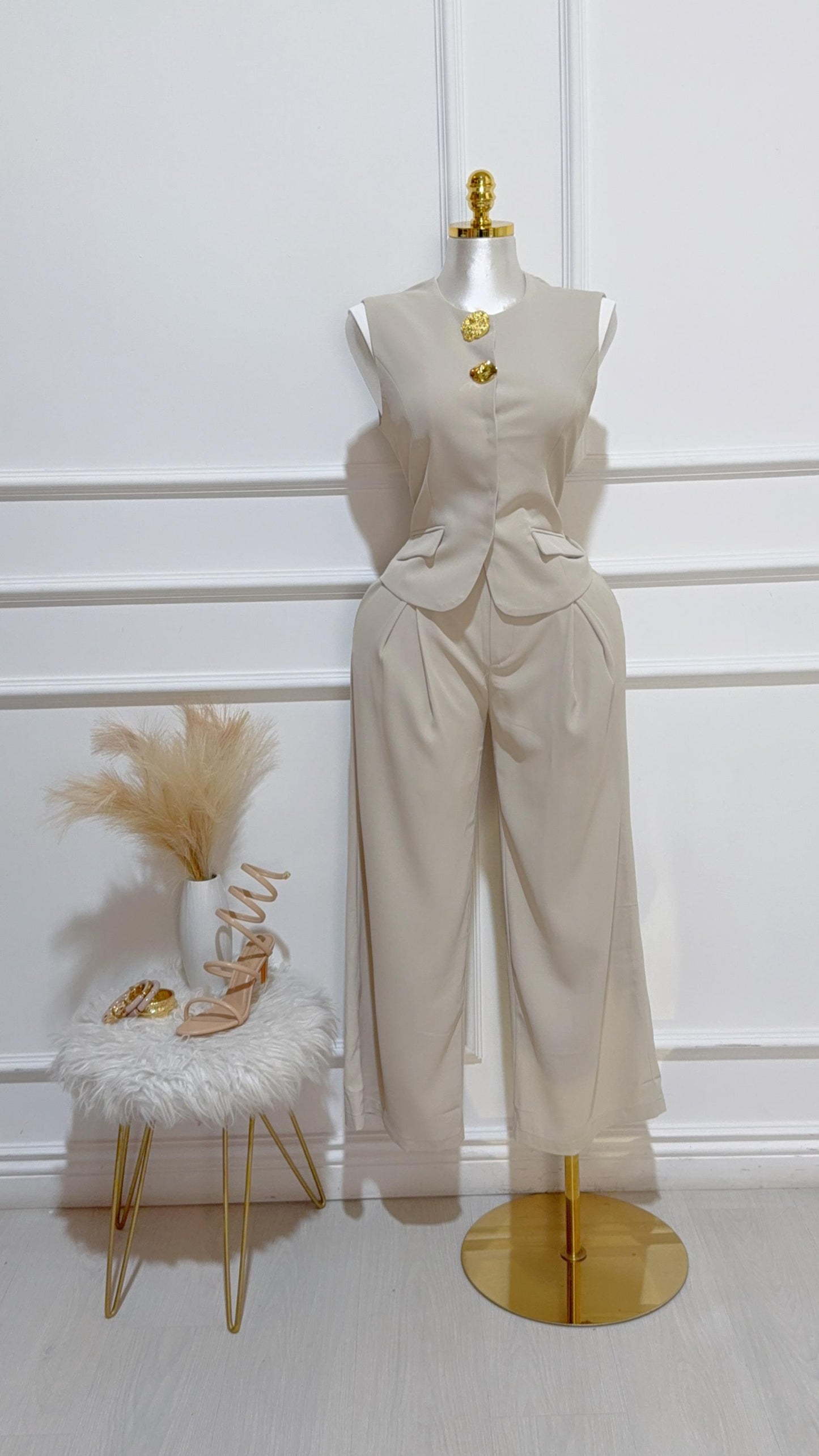 Set Chaleco Boton Dorado Beige