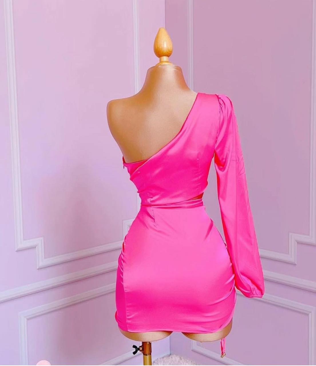 Vestido Rosa Satin Una Manga