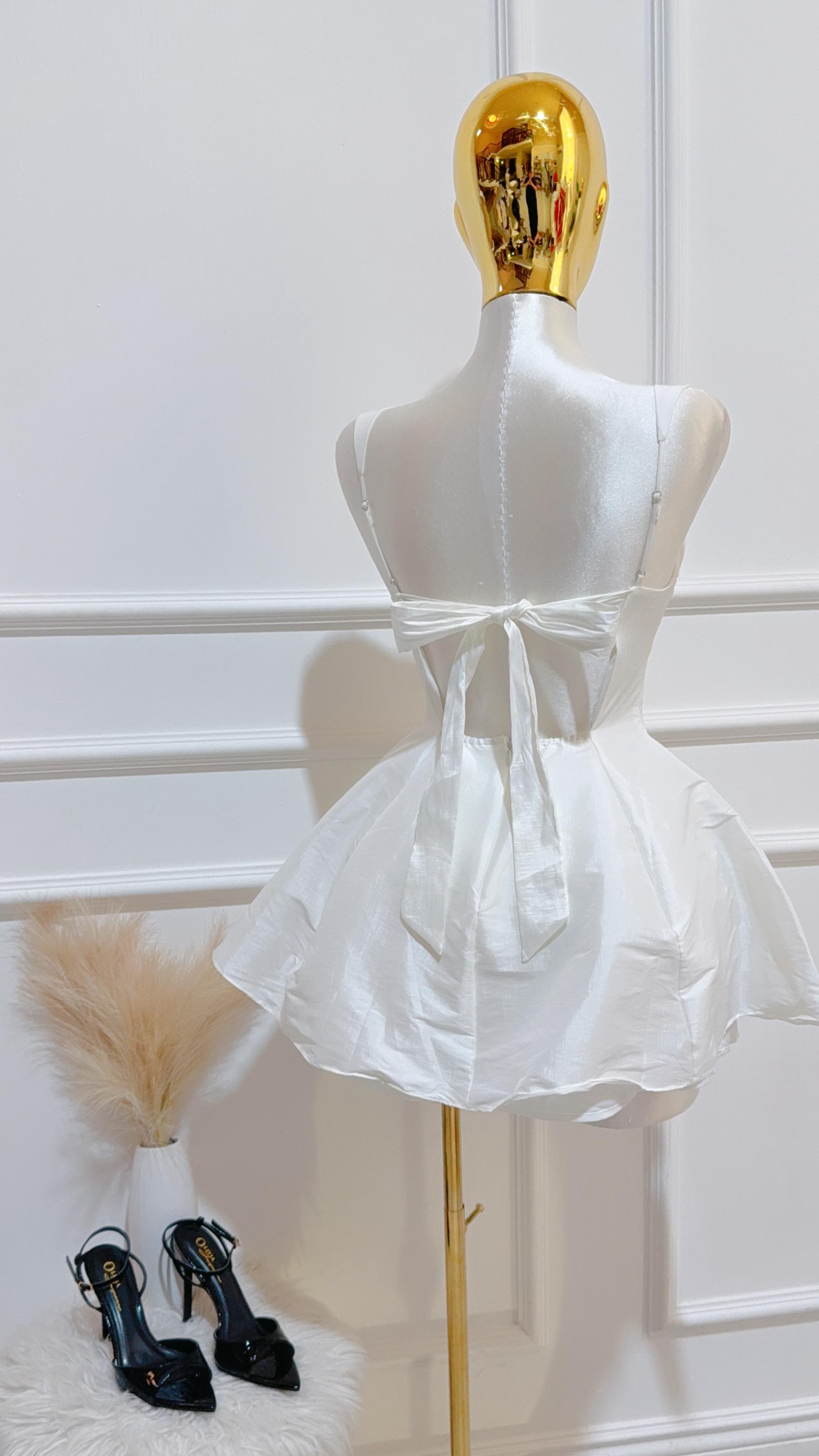 Vestido Abertura Y Lazo Blanco