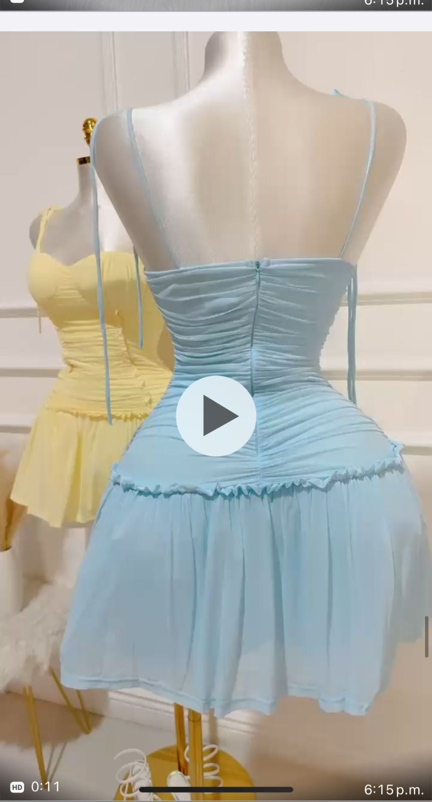 Vestido Fruncido detalle Volante Azul