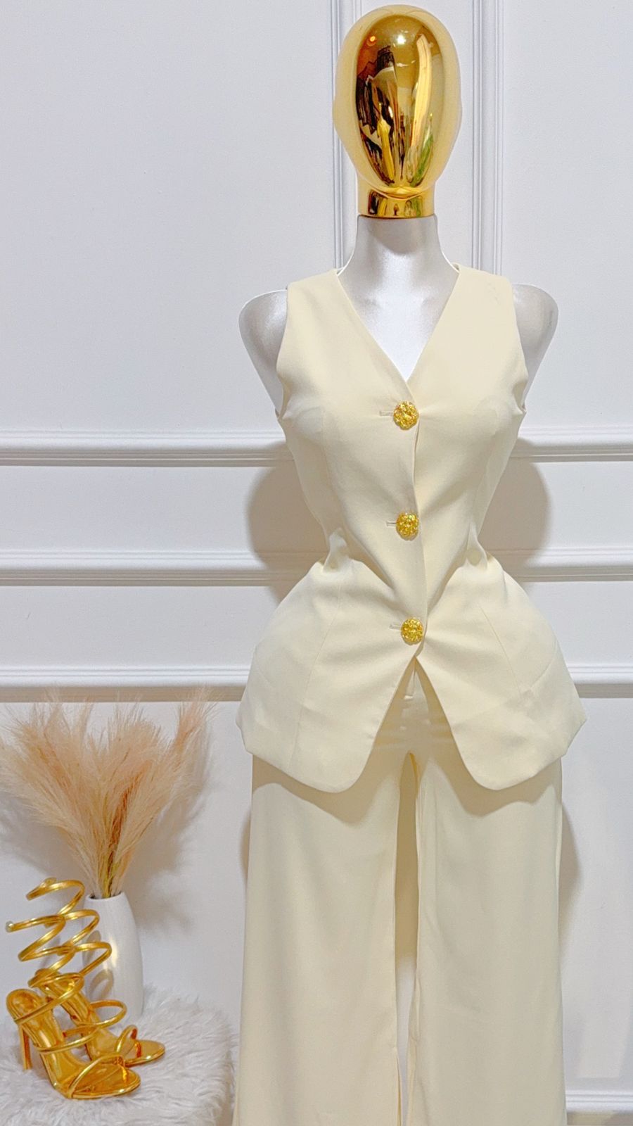 Set Chaleco Boton Dorado Pantalon