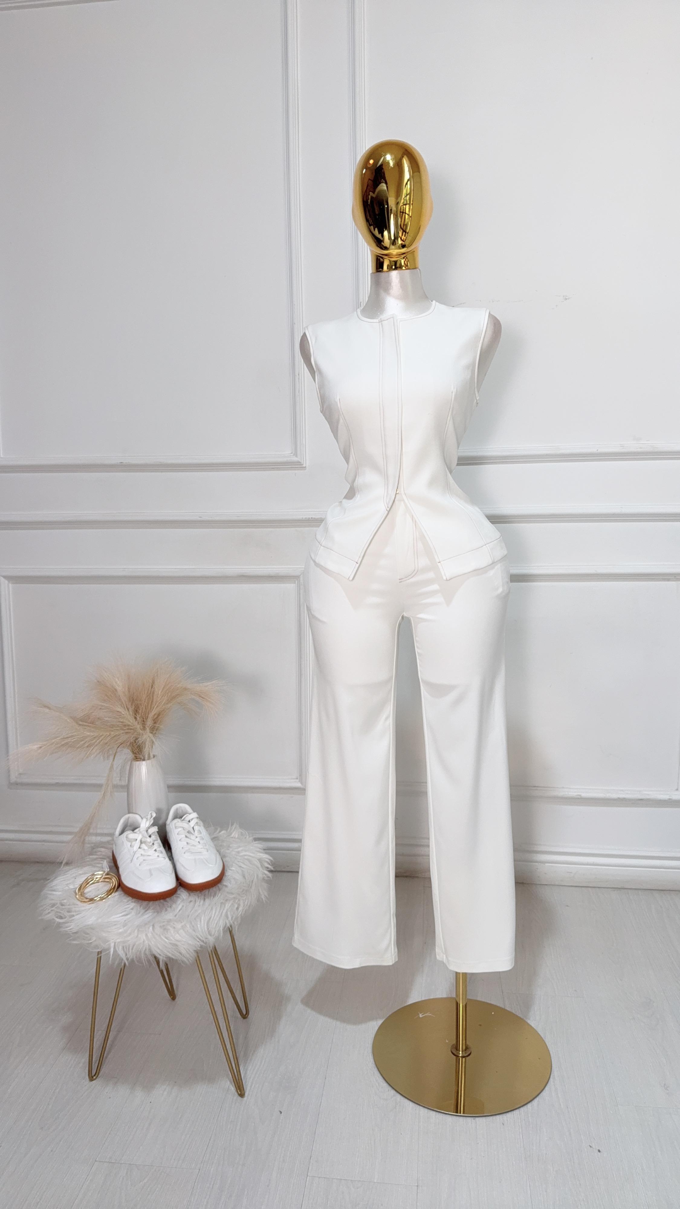 CONJUNTO BLANCO DE PANTALON