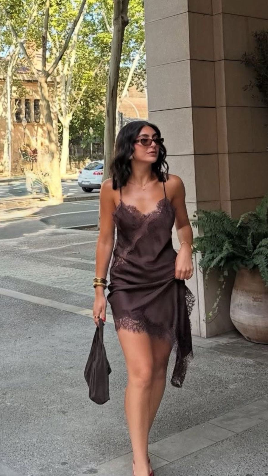 Vestido Corto Encaje Café