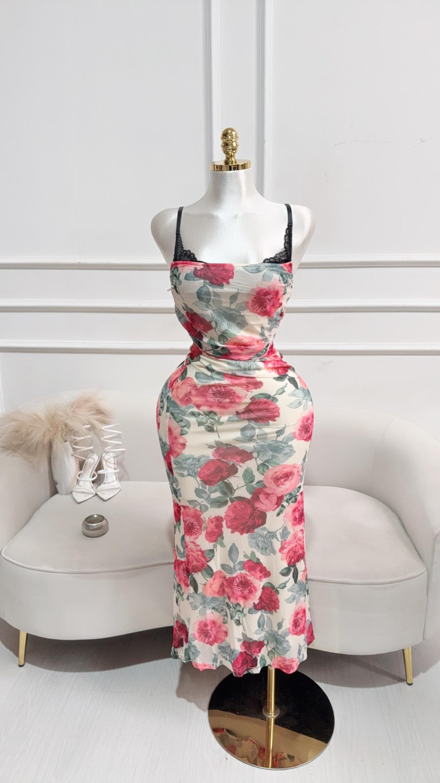VESTIDO CORRUGADO FLORES LARGO ENCAJE