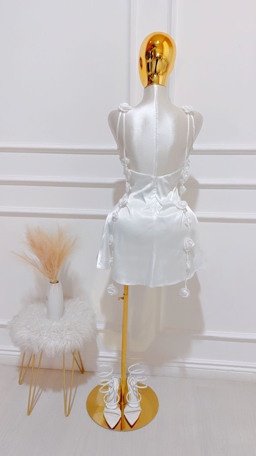 Vestido Satin Detalle Flores 3D