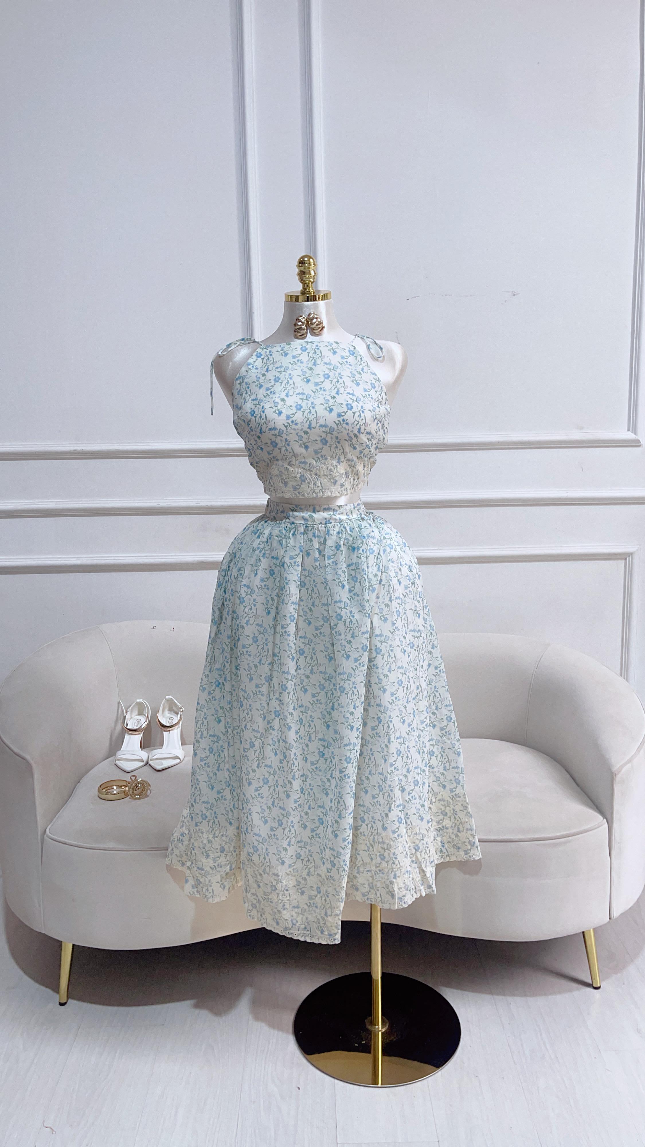 CONJUNTO AZUL FALDA LARGA ORILLA BORDADA