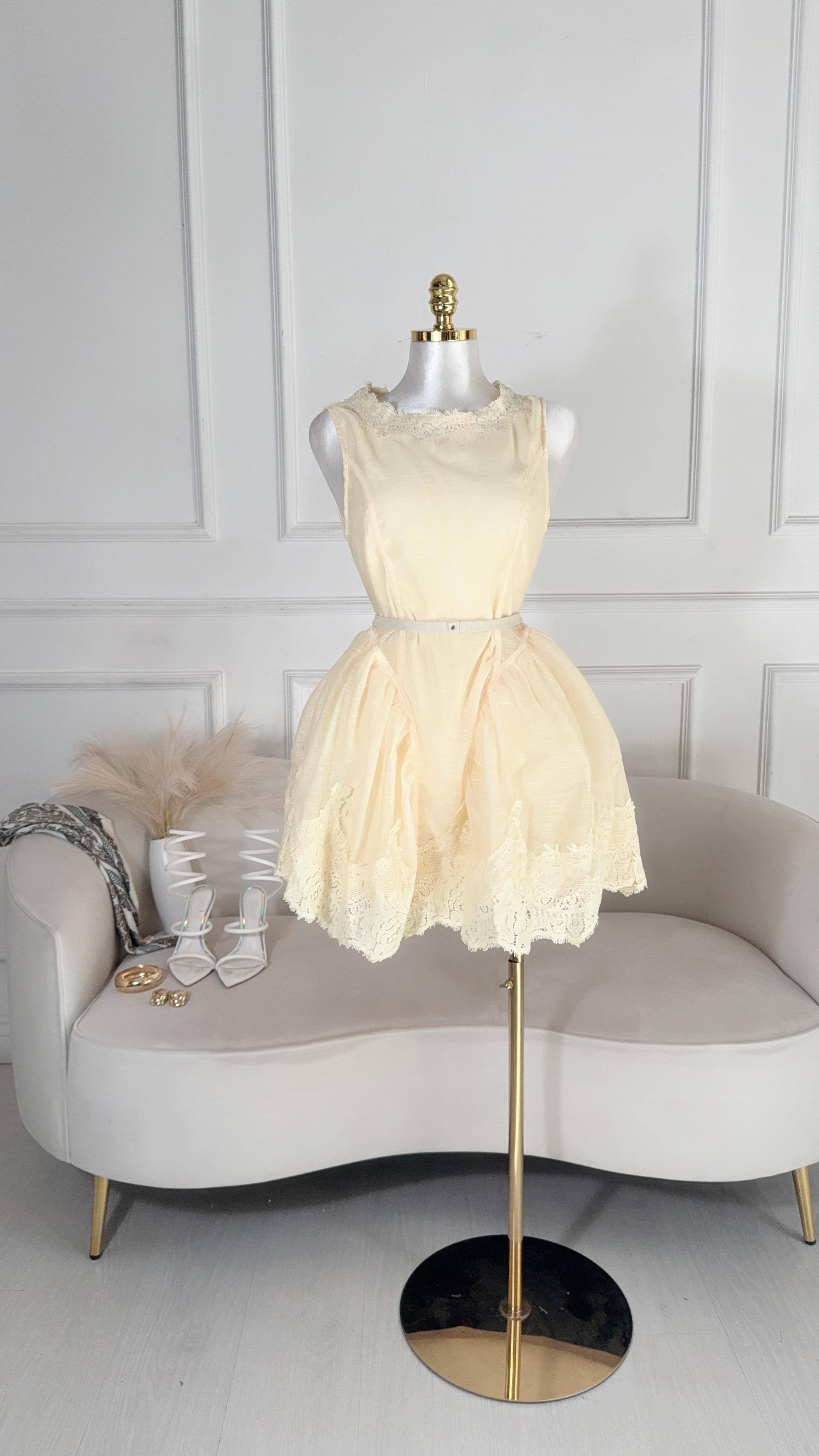 VESTIDO AMARILLO ENCAJE ORILLA