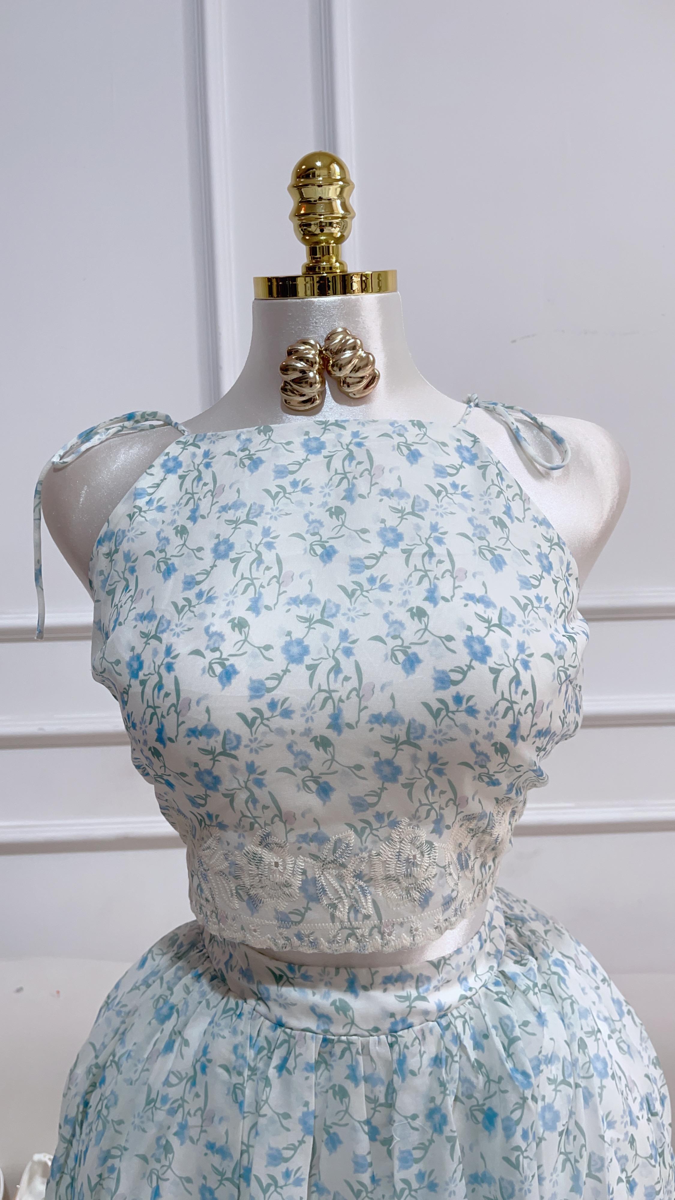 CONJUNTO AZUL FALDA LARGA ORILLA BORDADA
