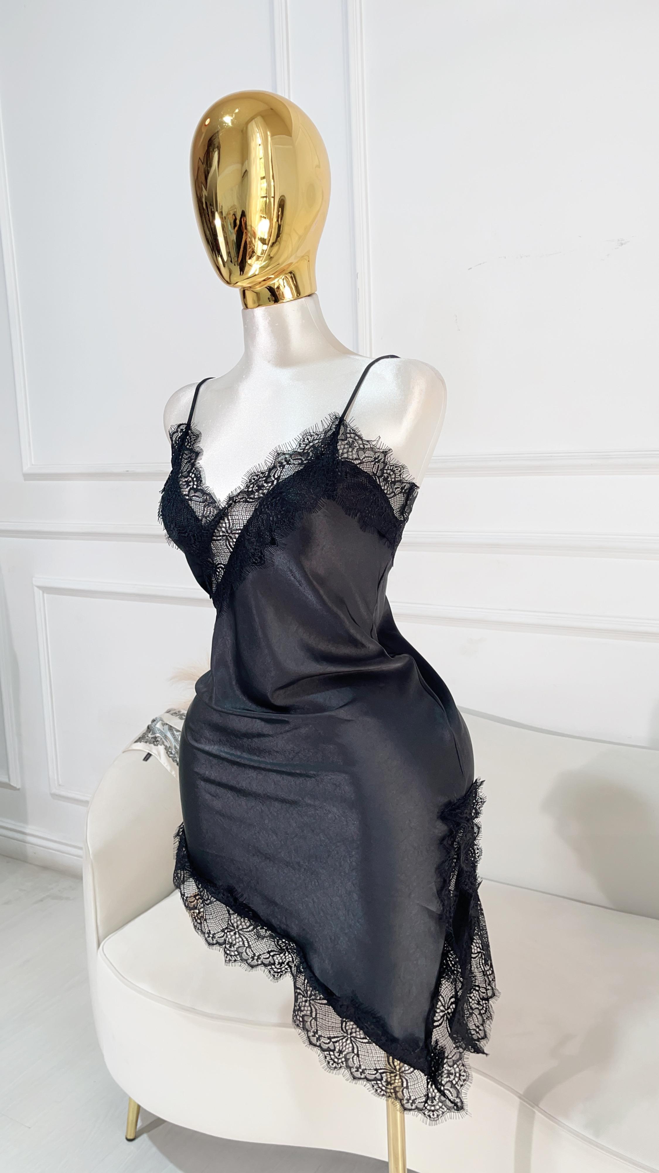 VESTIDO SATIN ENCAJE ASIMETRICO NEGRO