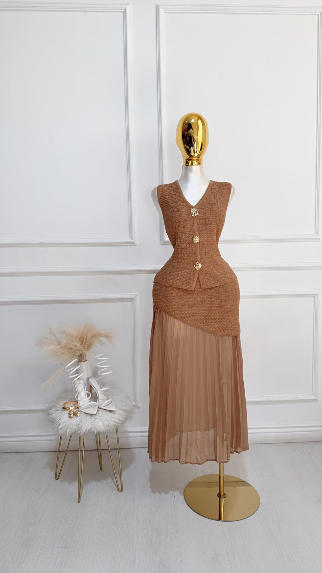 SET BOTON DORADO FALDA LARGA CAMEL