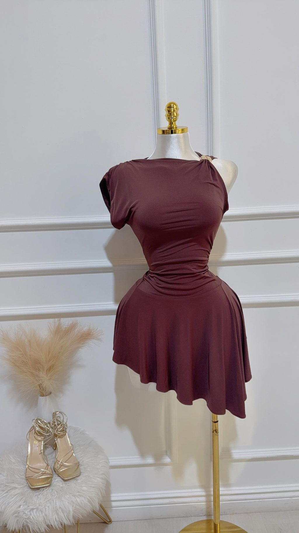 Vestido Corto Con Escote