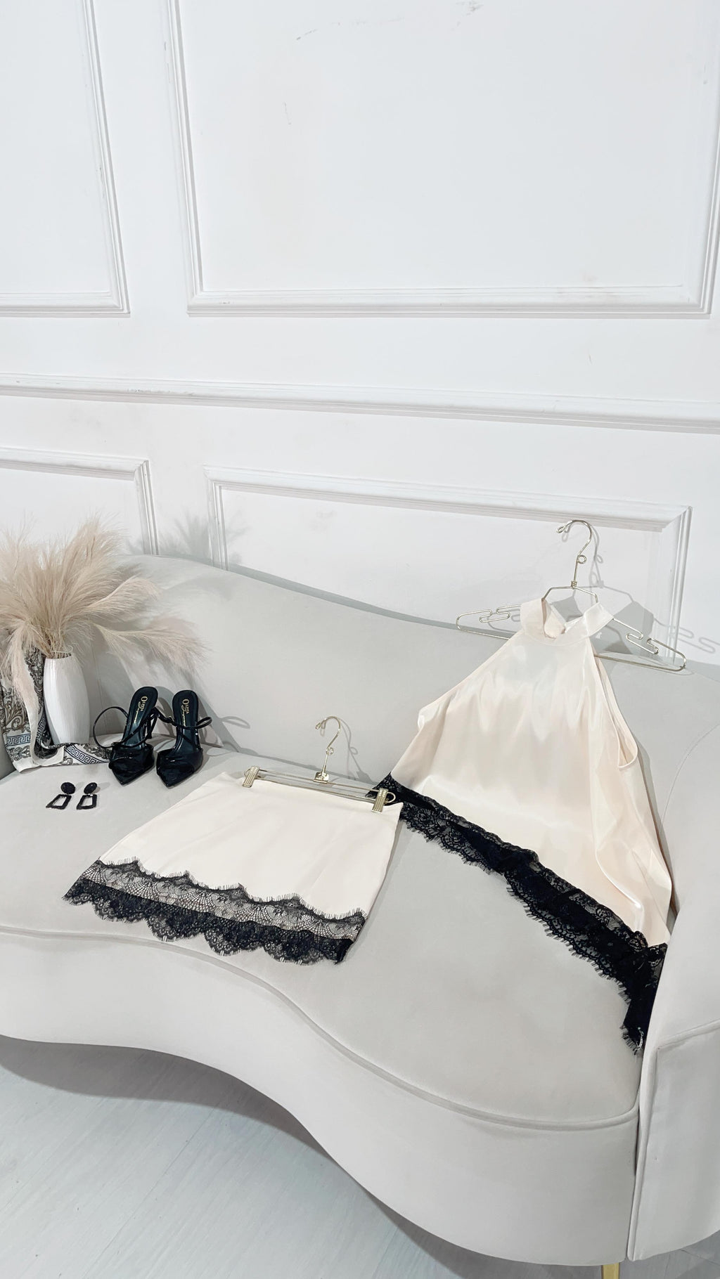 CONJUNTO FALDA ASIMETRICO ENCAJE BEIGE