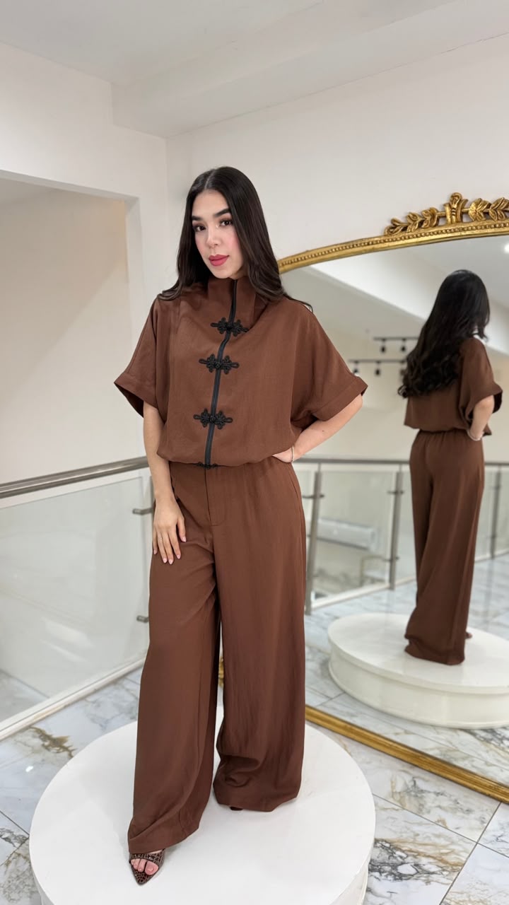 Conjunto cafe moños negros