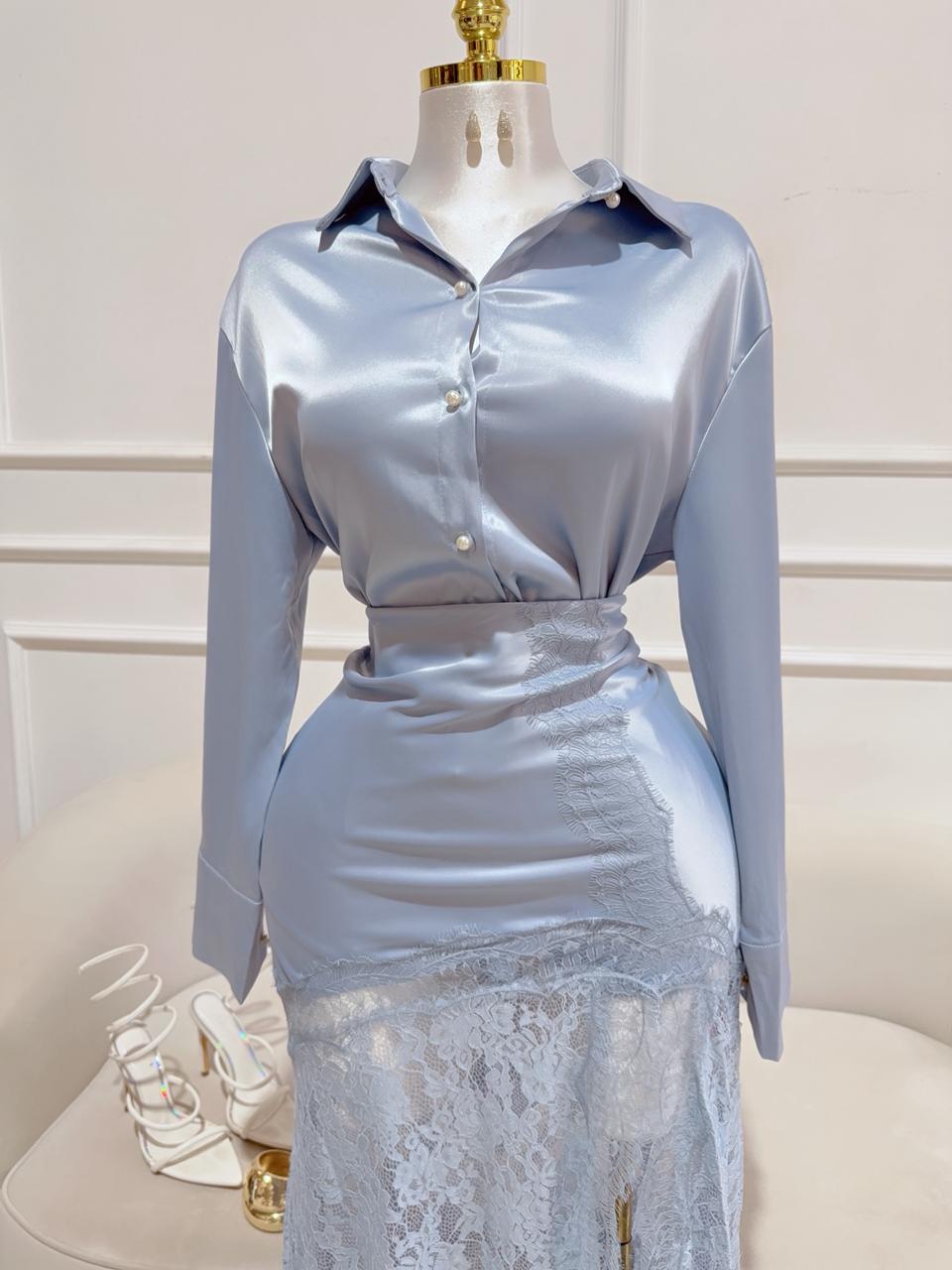CONJUNTO AZUL FALDA LARGA SATINADA CON ENCAJE