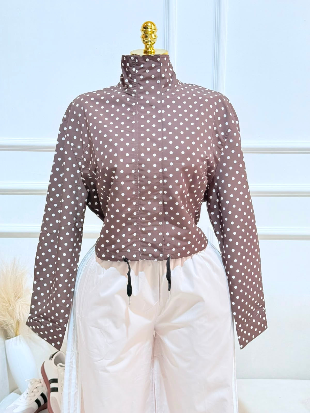 BLUSA CAFÉ MANGA LARGA POLKA