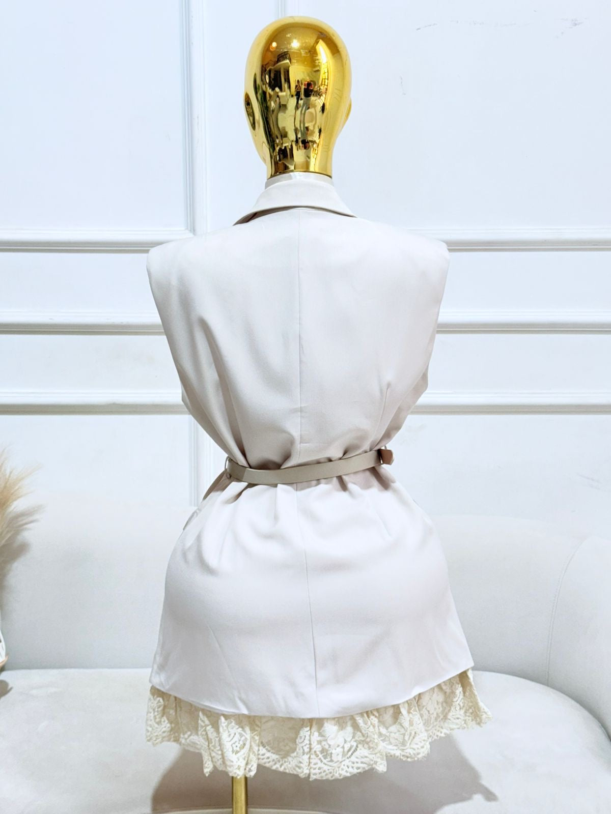 VESTIDO BEIGE BOTONES CINTO