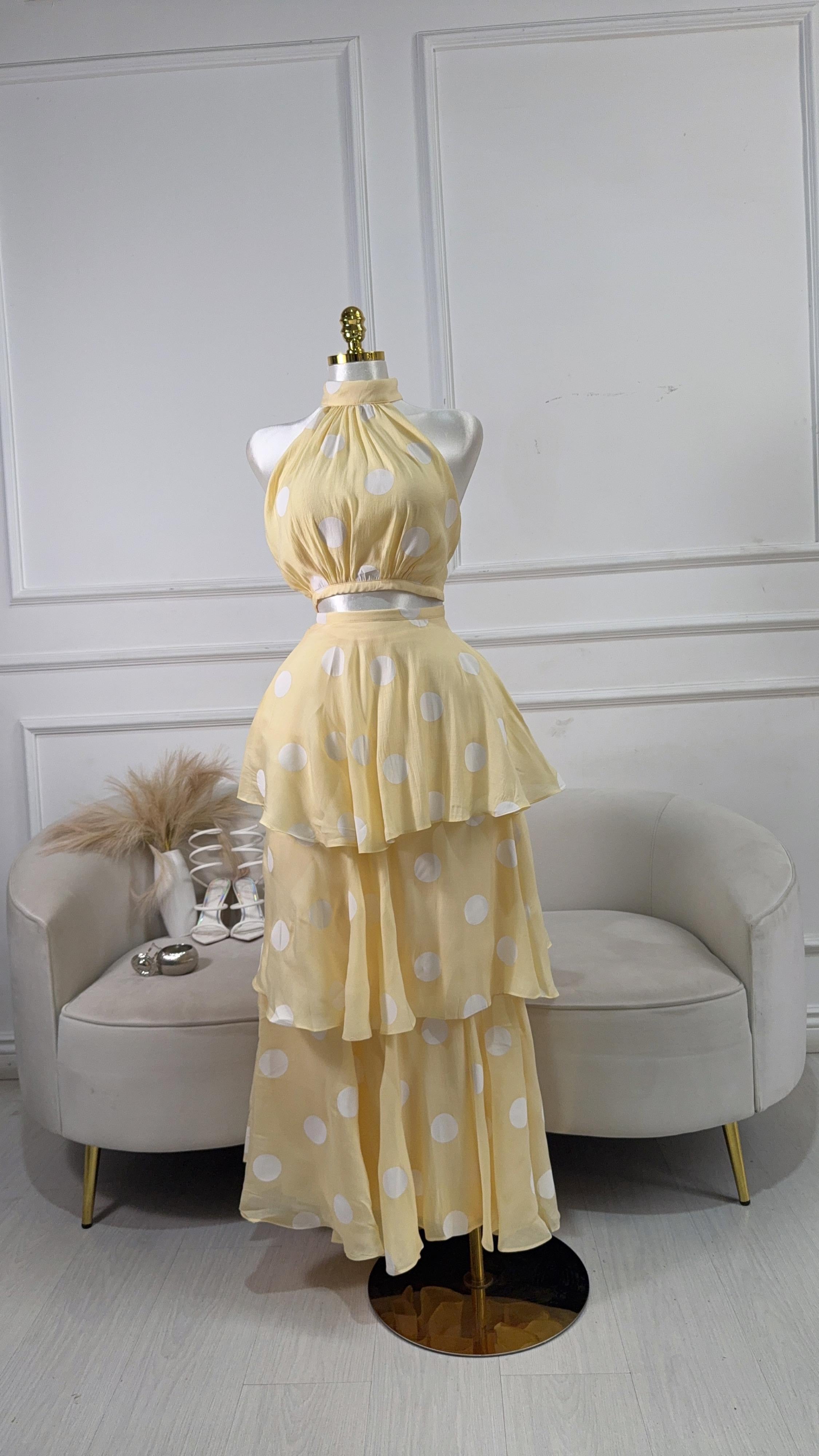CONJUNTO AMARILLO FALDA CON BOLITAS BLANCAS