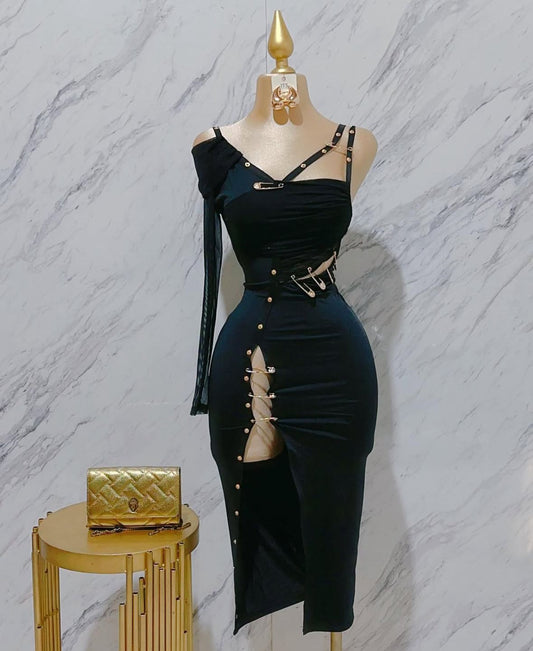 Vestido Negro Detalles Dorados