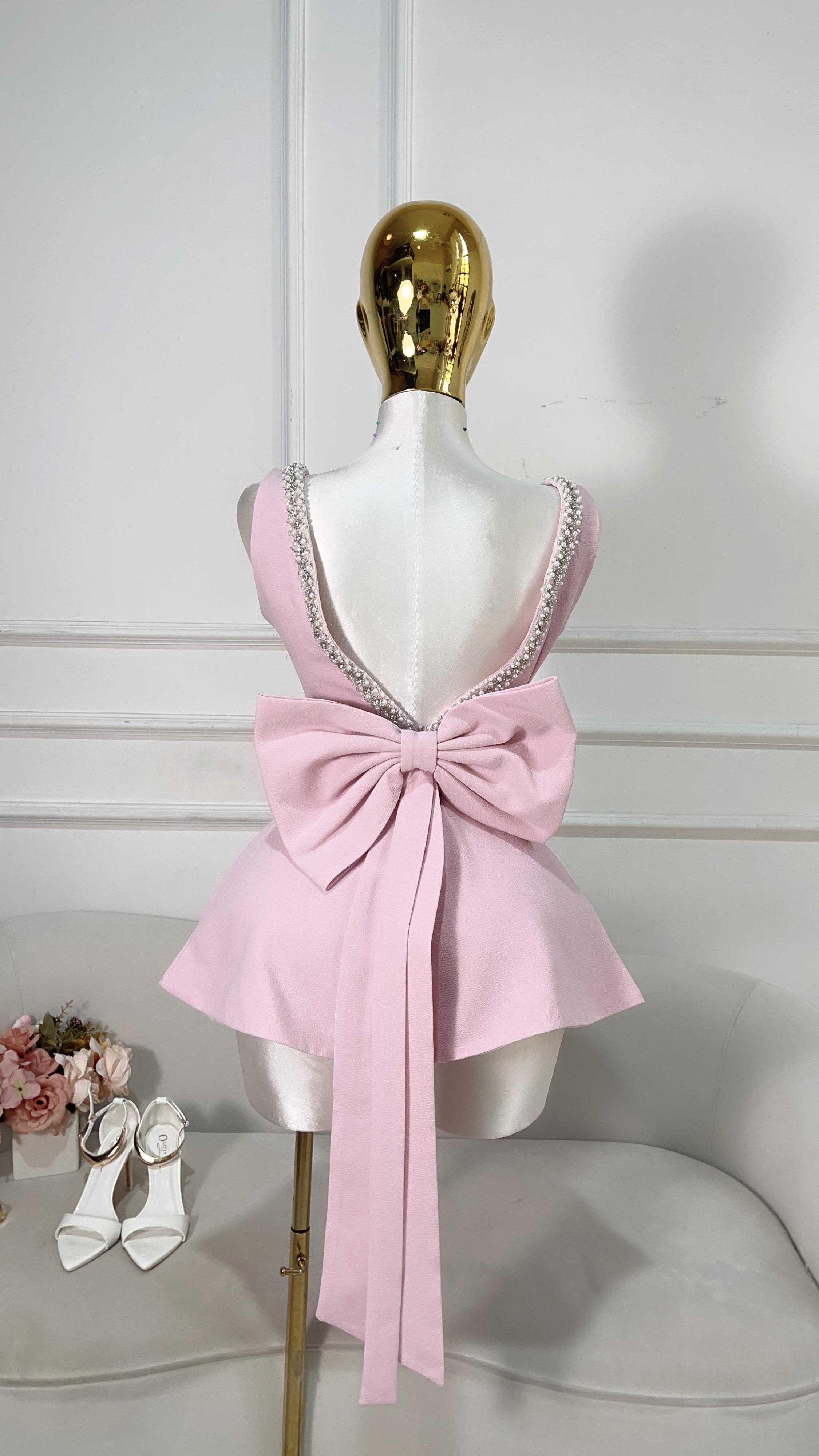 VESTIDO ROSA CORTO CON BOLITAS
