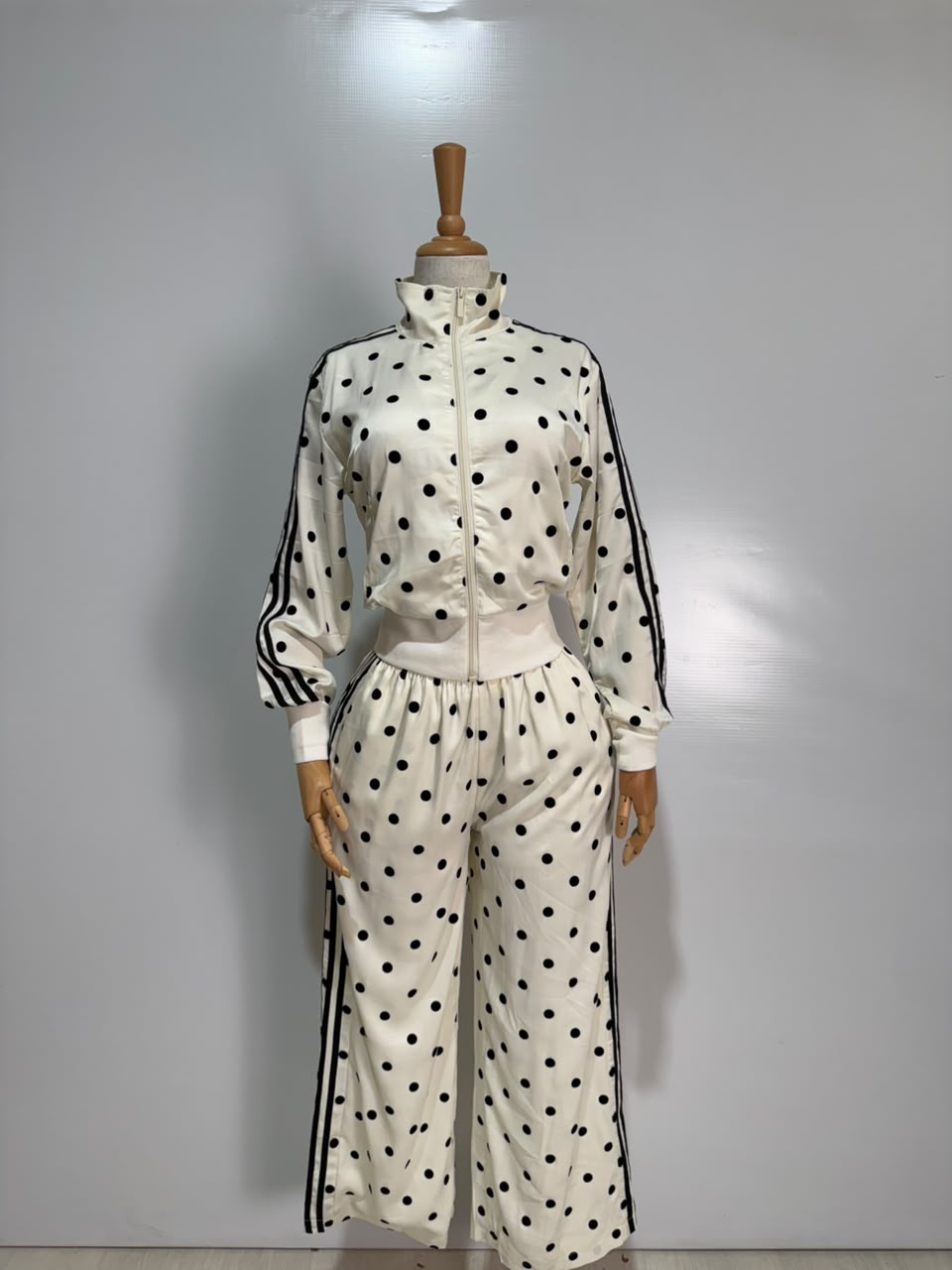 CONJUNTO BLANCO PUNTOS NEGROS