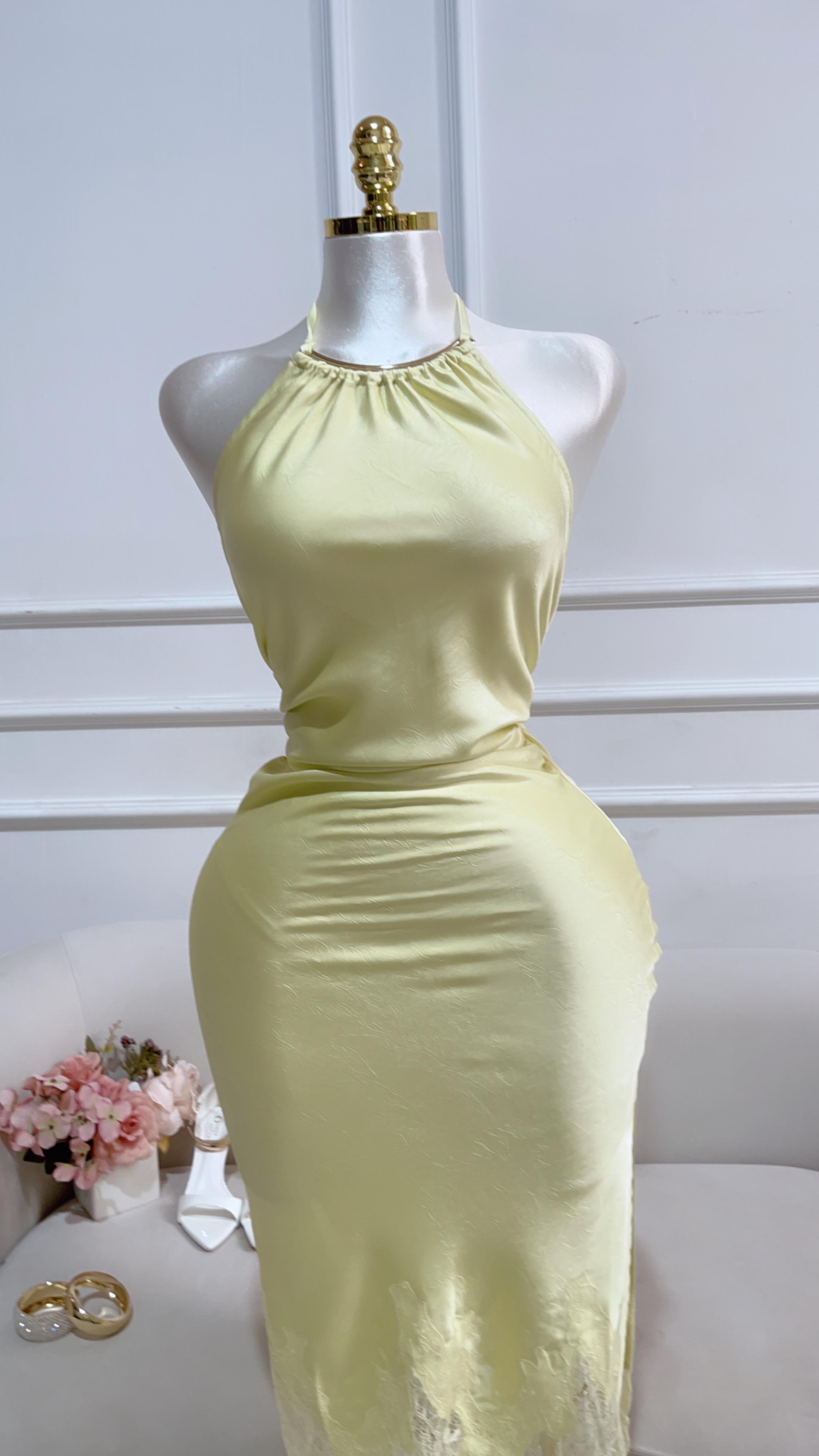 VESTIDO AMARILLO LARGO SATIN CUELLO