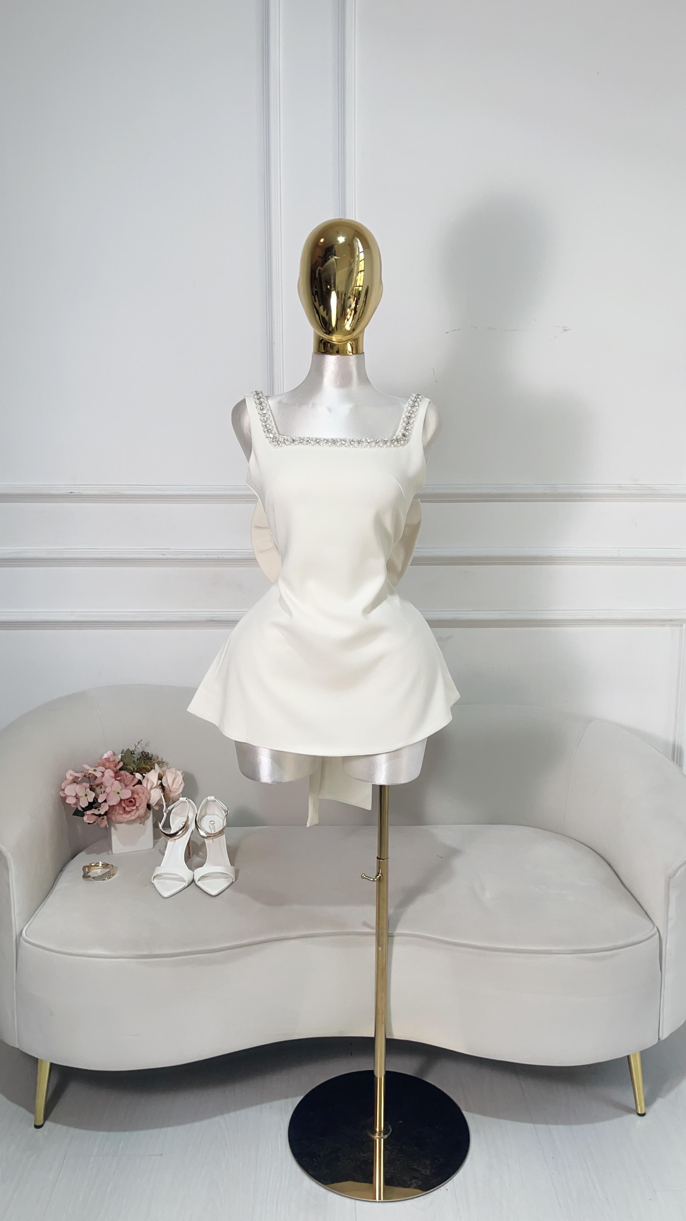 VESTIDO BEIGE CORTO CON BOLITAS