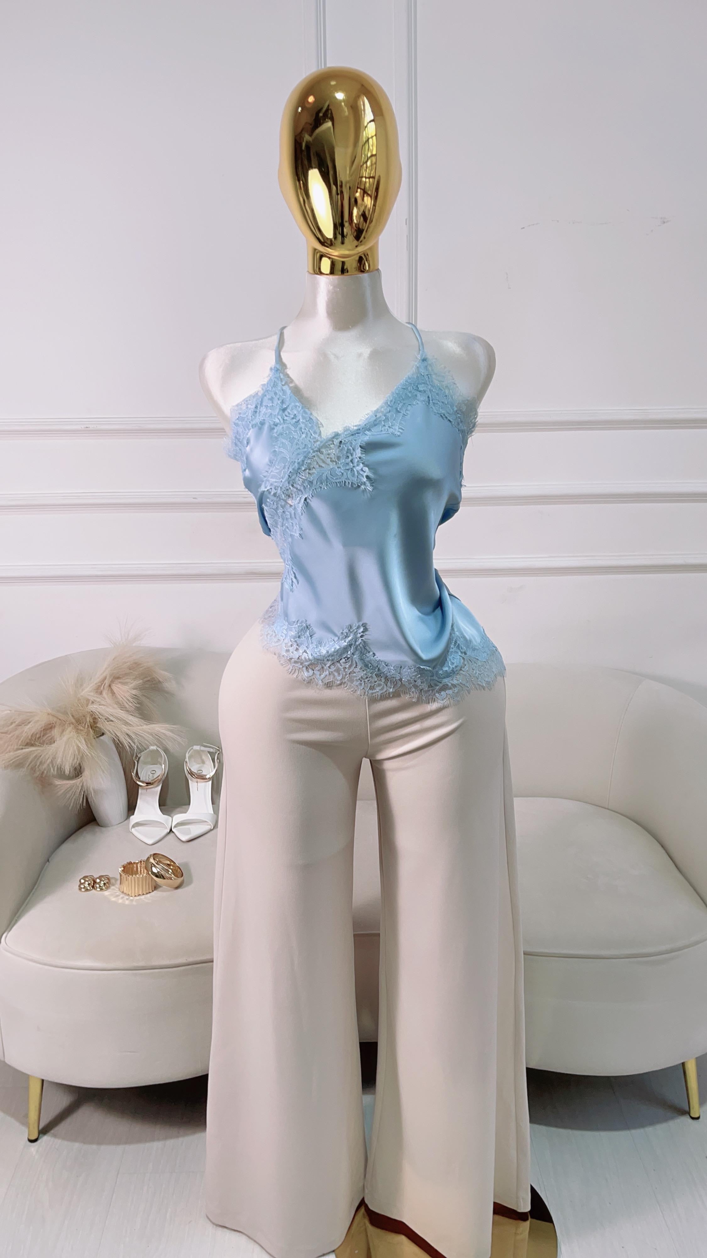 BLUSA AZUL TIRANTES Y ENCAJE