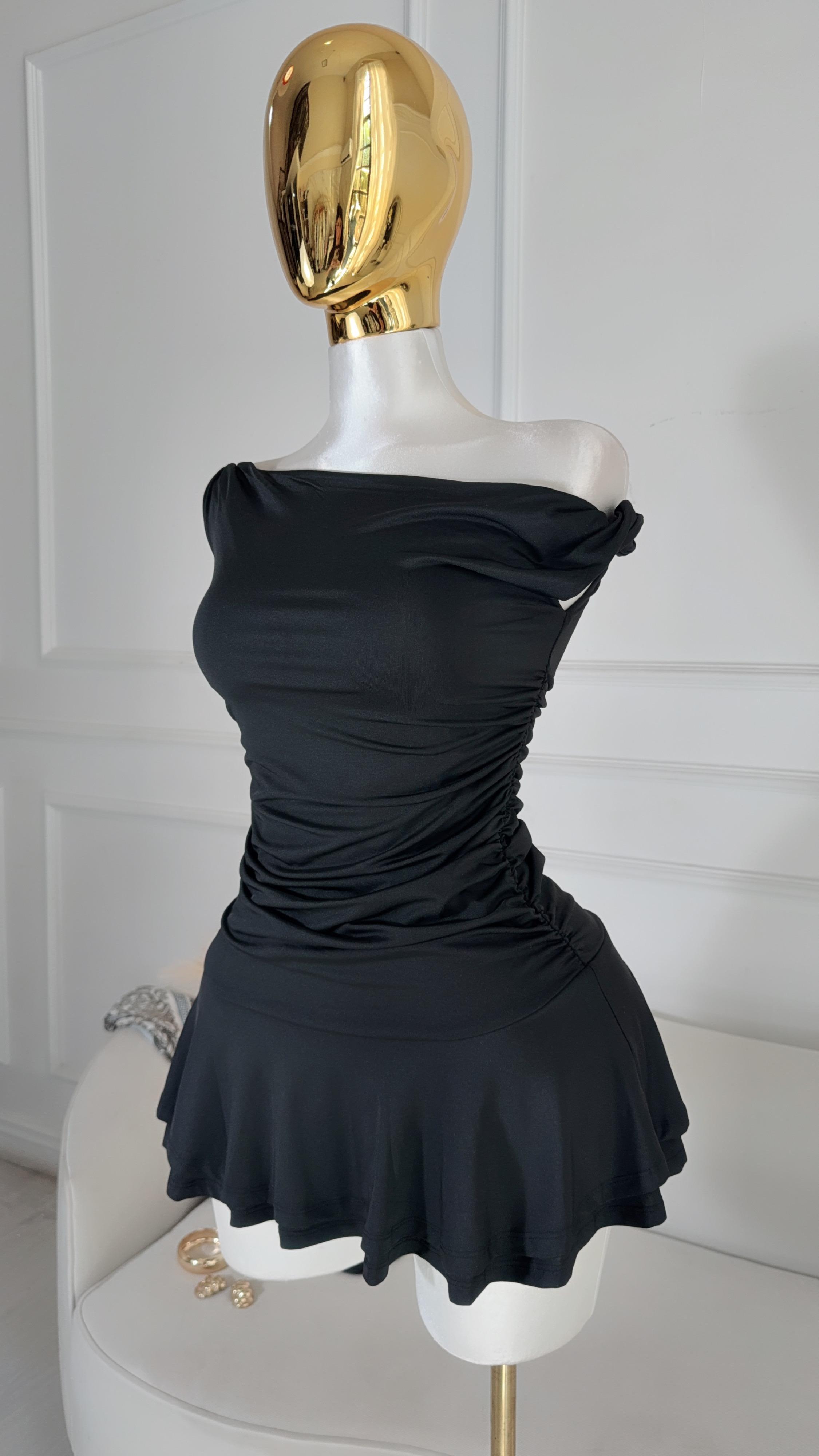 VESTIDO COLOR NEGRO CORTO