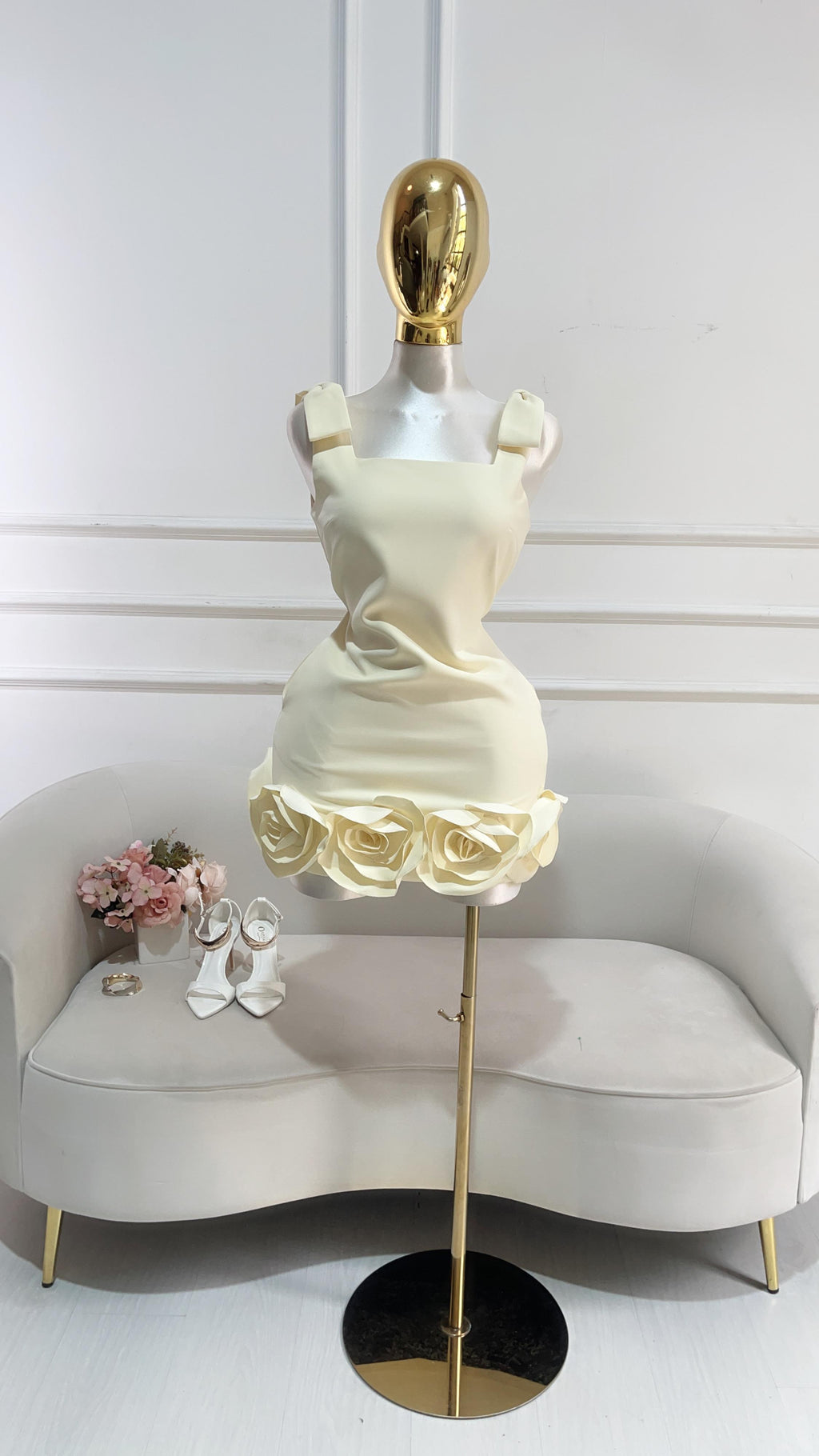 VESTIDO AMARILLO TIRANTES FLORES