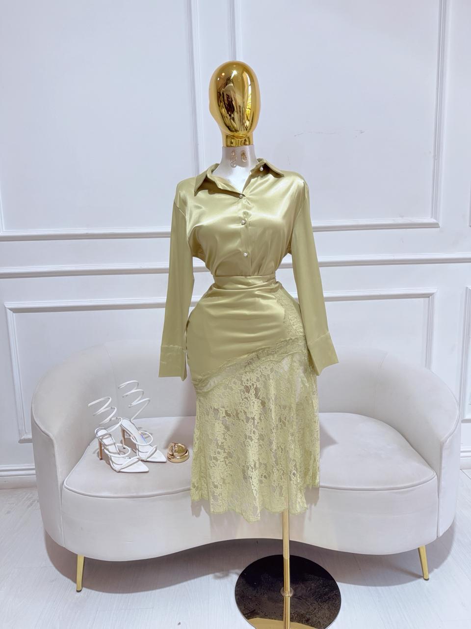 CONJUNTO AMARILLO FALDA LARGA SATINADA CON ENCAJE