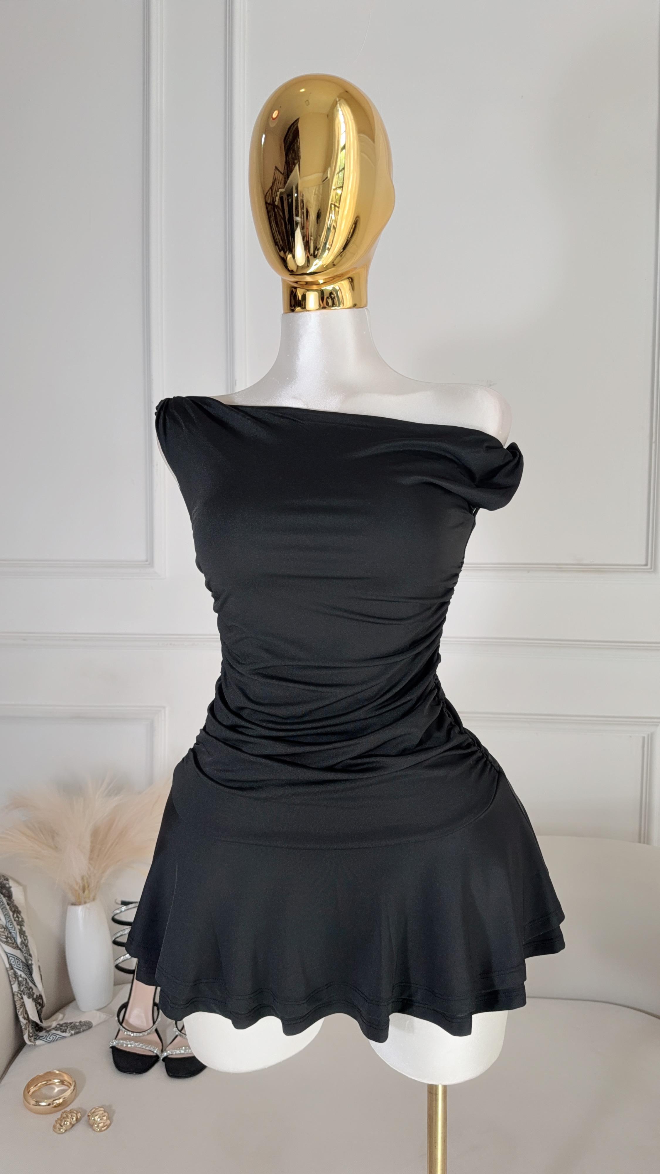 VESTIDO COLOR NEGRO CORTO