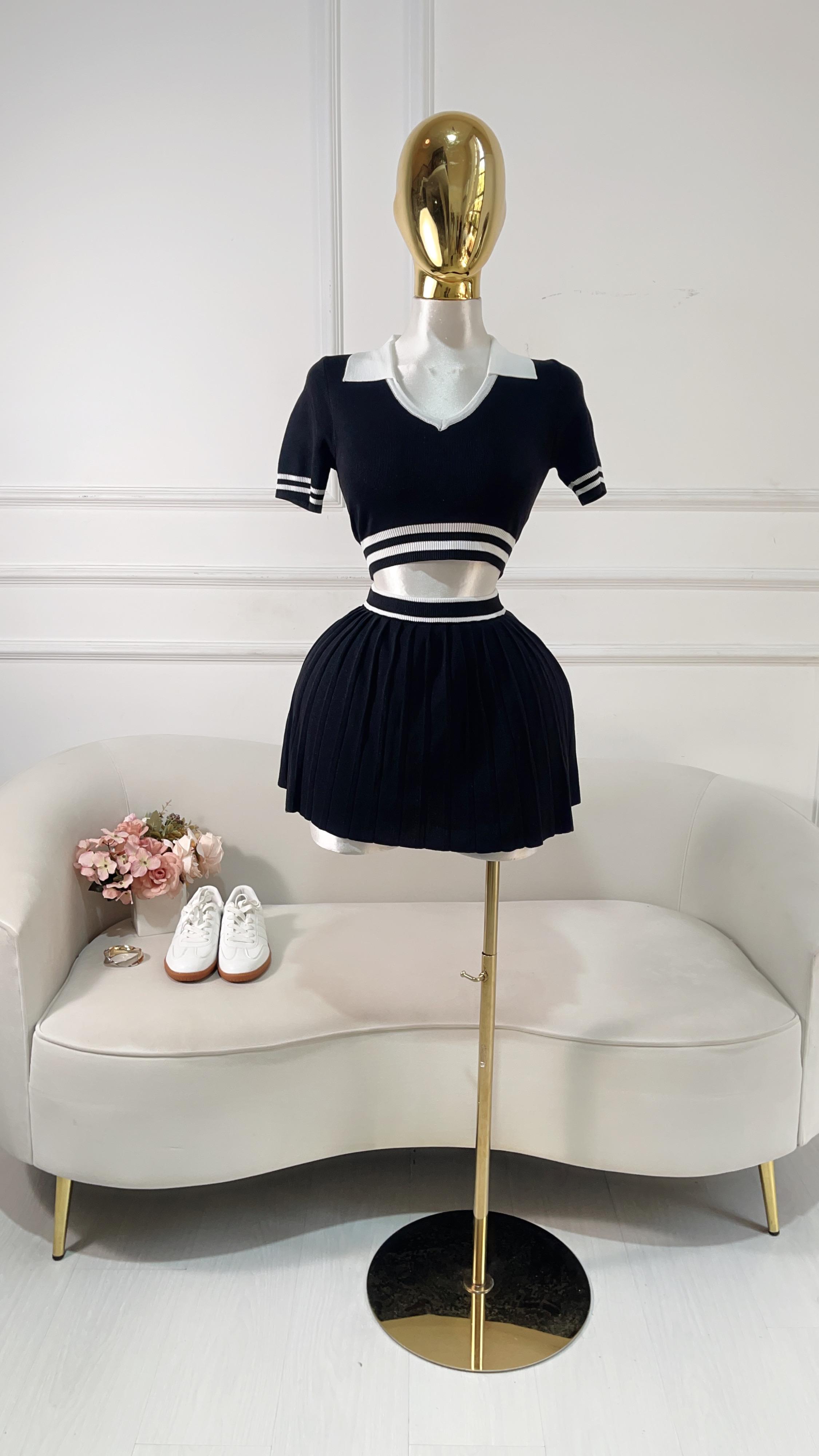 SET BLUSA FALDA PLIZADA NEGRA BLANCO