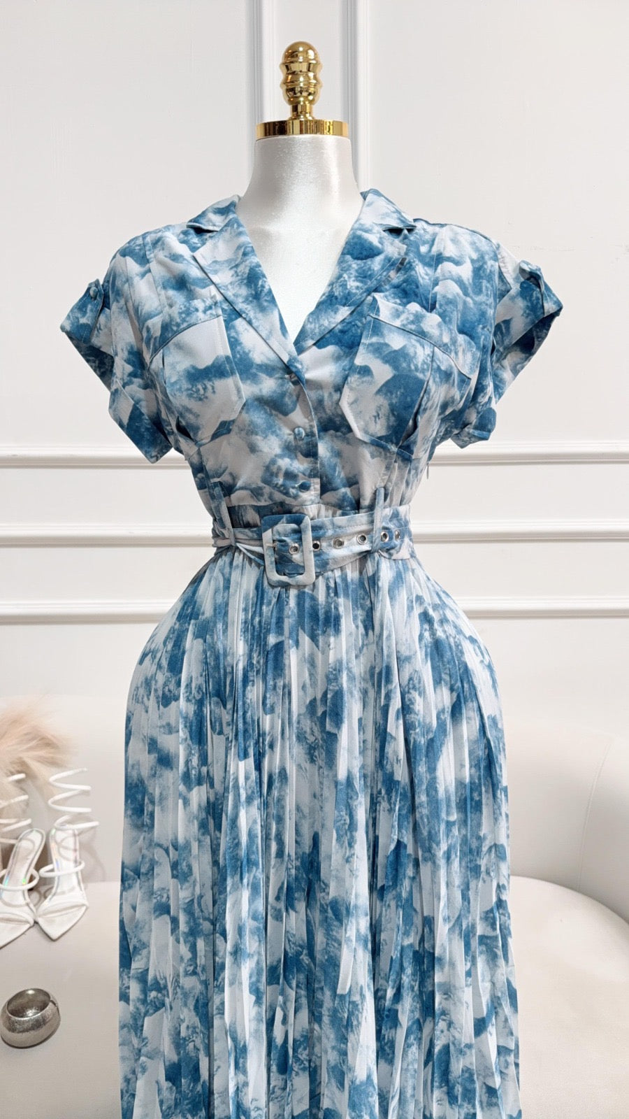 VESTIDO AZUL FLOREADO CON CINTURON