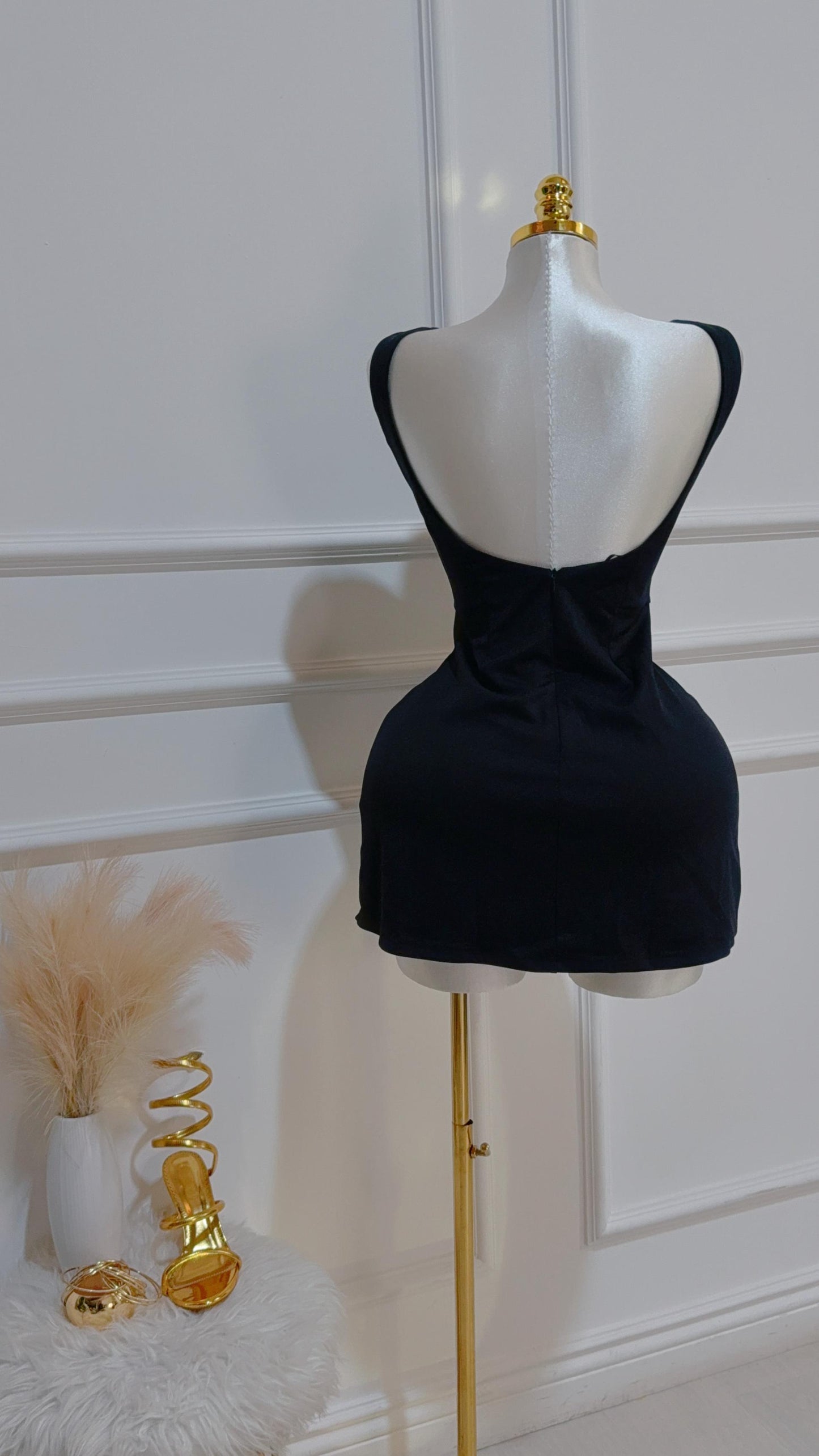 Vestido Cuello Barco Espalda