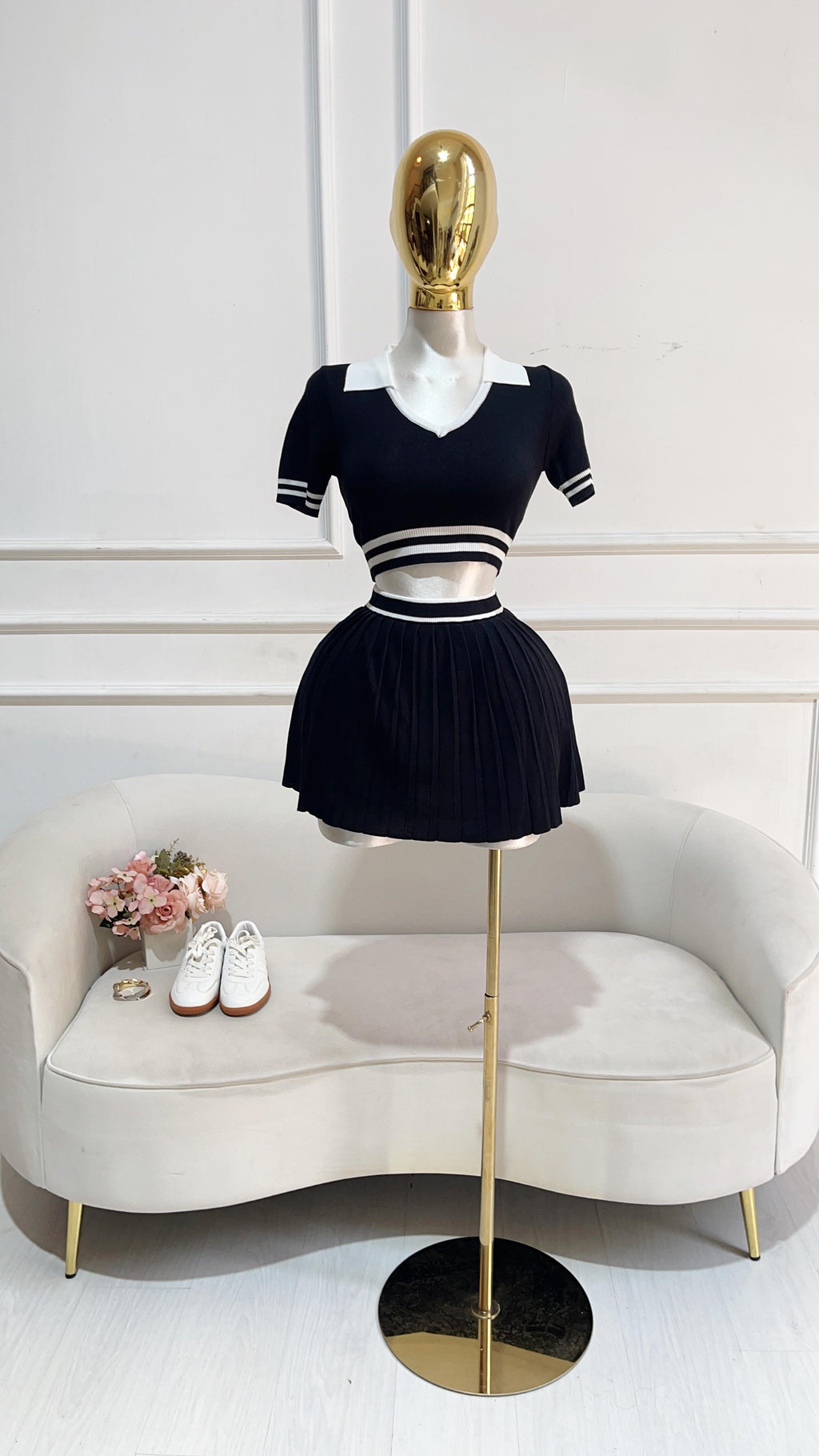 SET BLUSA FALDA PLIZADA NEGRA BLANCO
