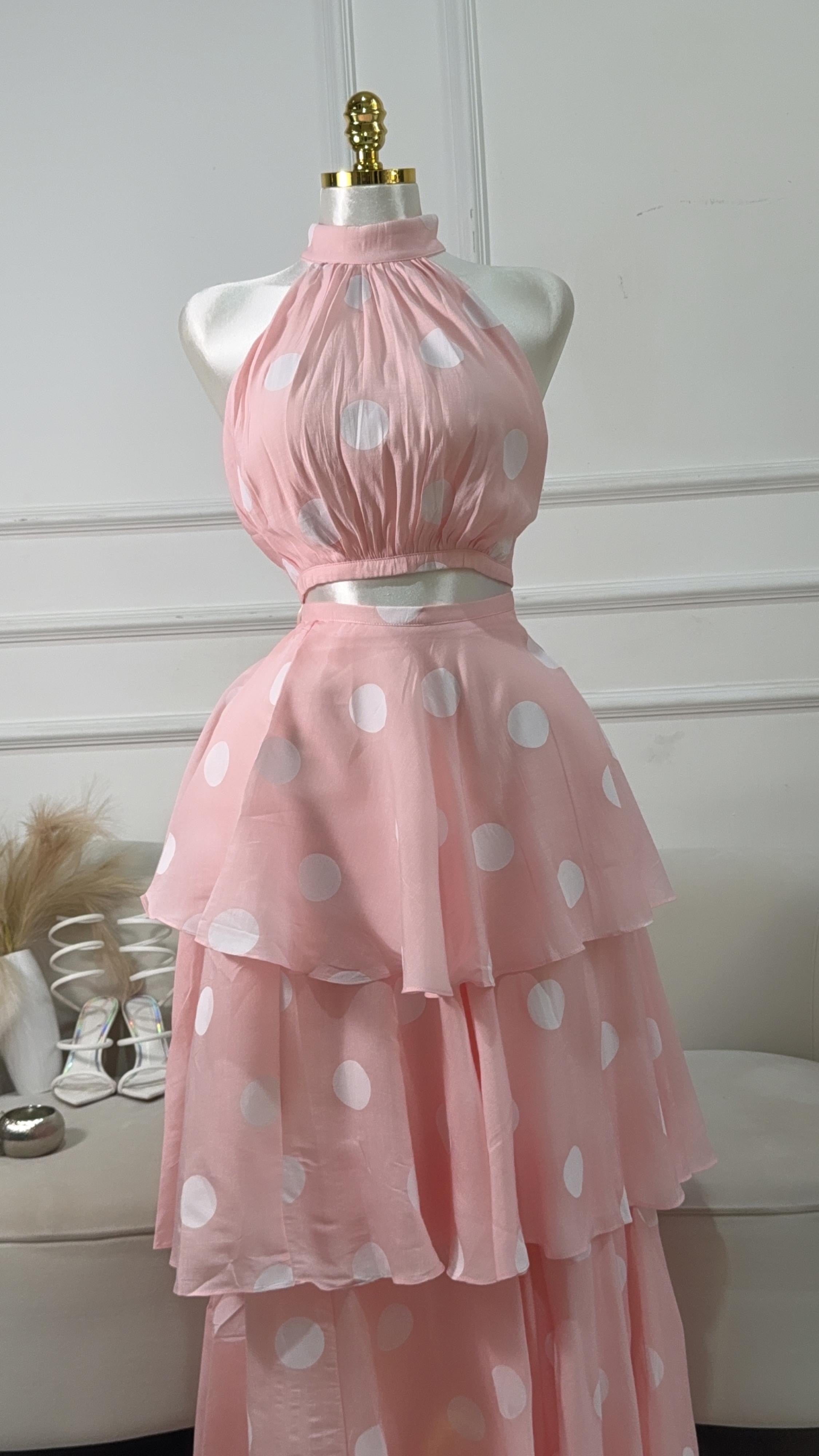 CONJUNTO ROSA FALDA CON BOLITAS BLANCAS