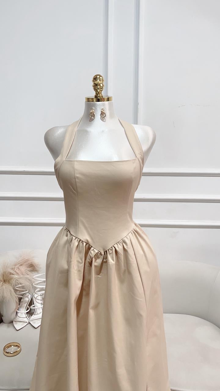 VESTIDO CAMEL LARGO CUELLO HALTER