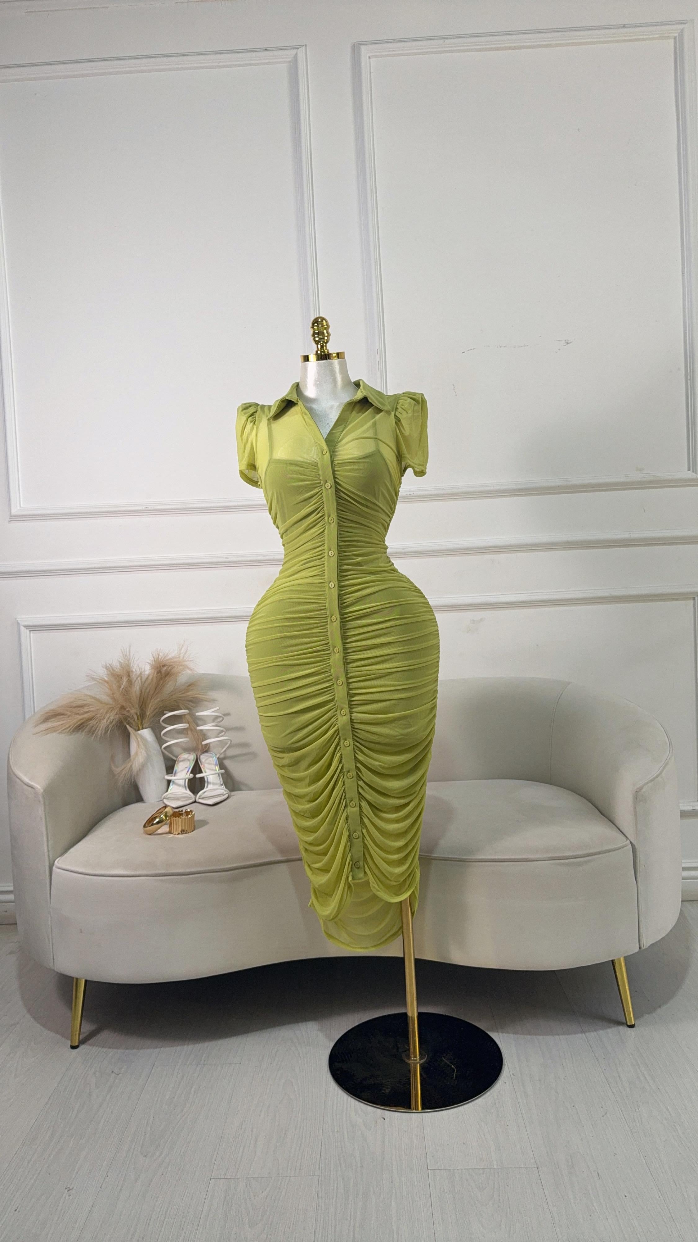 VESTIDO LARGO CON BOTONES VERDES