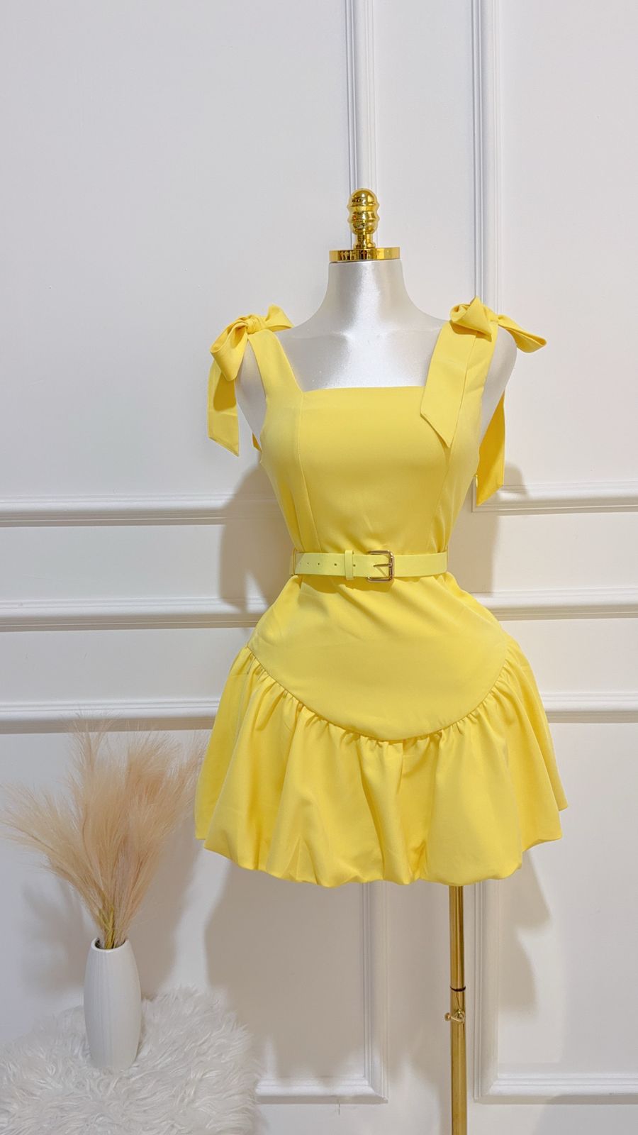 Vestido Corto Tirantes Cinto Amarillo