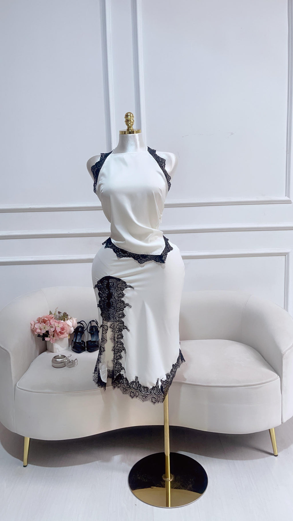 SET FALDA BLANCA CON ENCAJE NEGRO