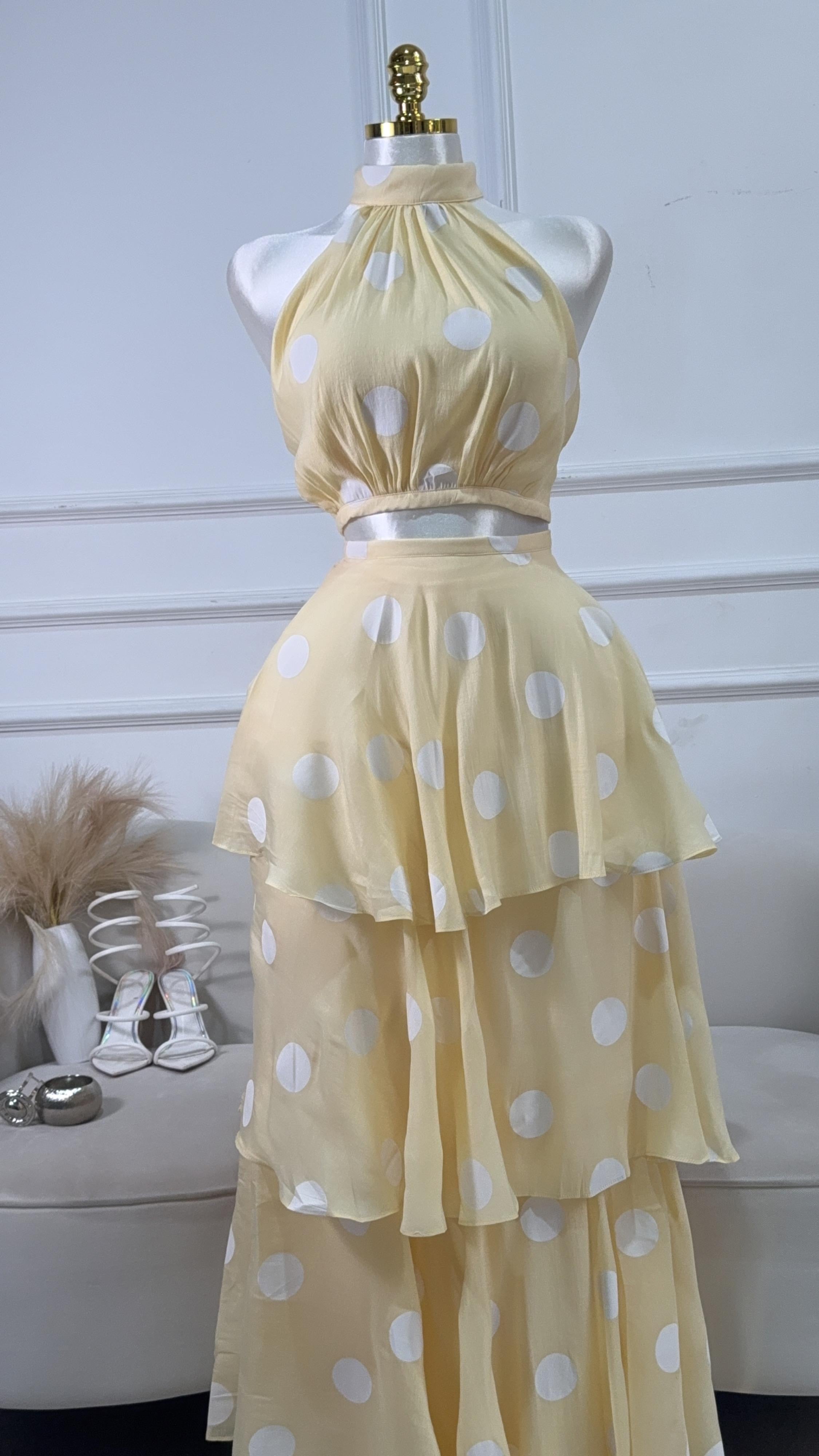 CONJUNTO AMARILLO FALDA CON BOLITAS BLANCAS